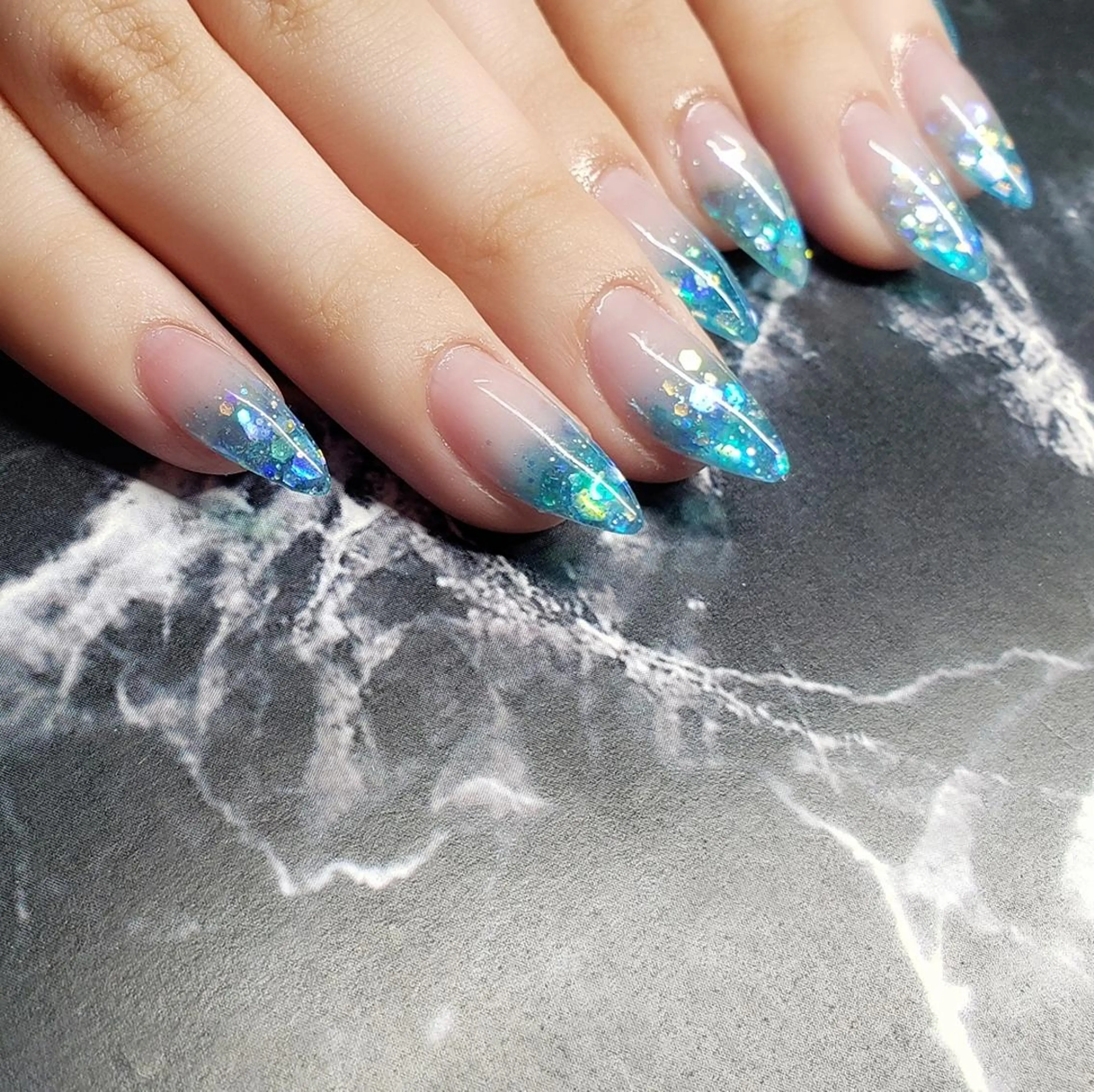 ミディアム ネイル ハンドネイル クロキ 。のネイルデザイン