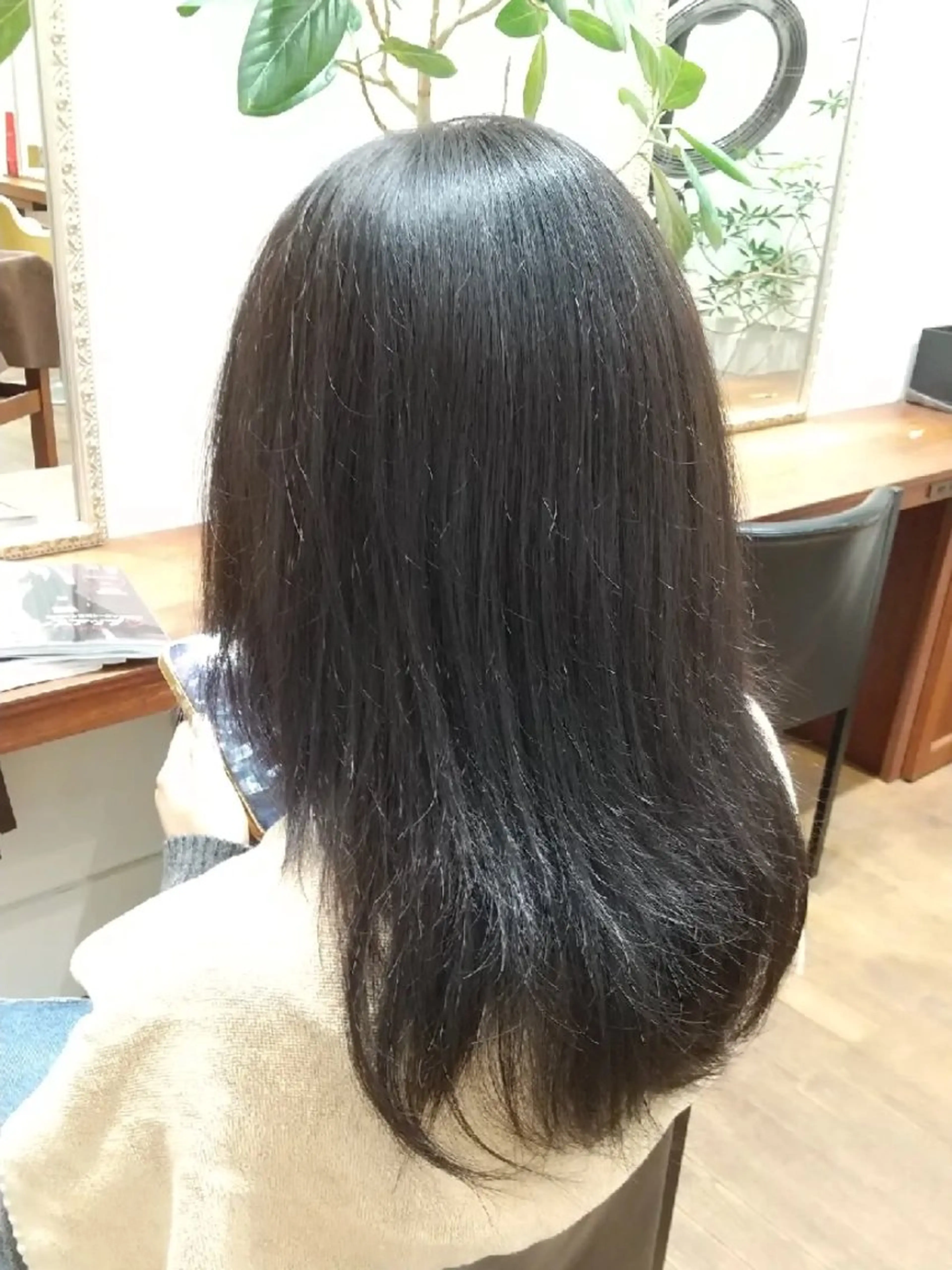 カラー 宮野 佳菜のヘアスタイル