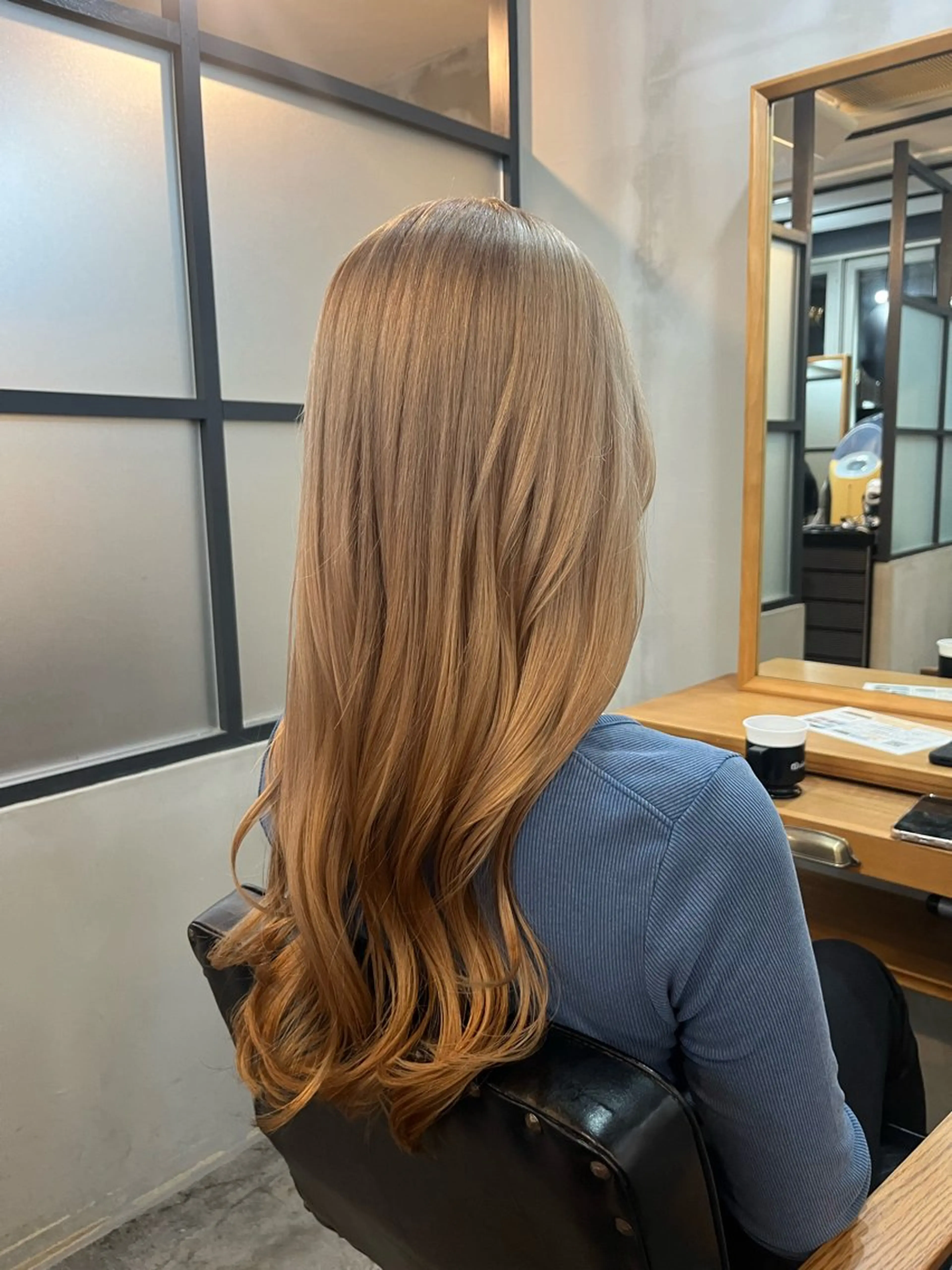 カラー ベージュカラー ブロンド ブロンドベージュ 栗本 陽香/顔周りレ イヤー/透明感カラーのヘアスタイル