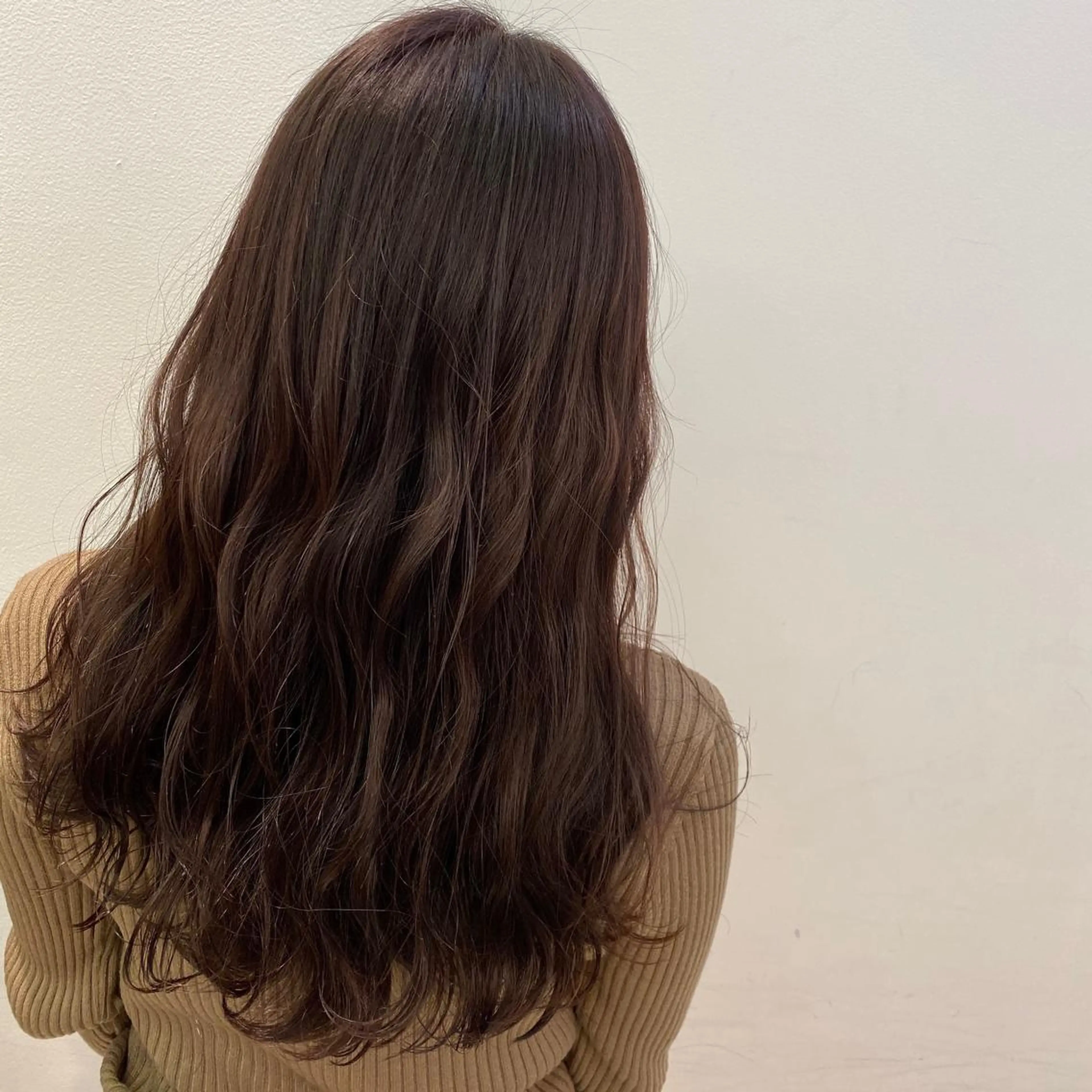 ロング カラー 渡邊 唯のヘアスタイル