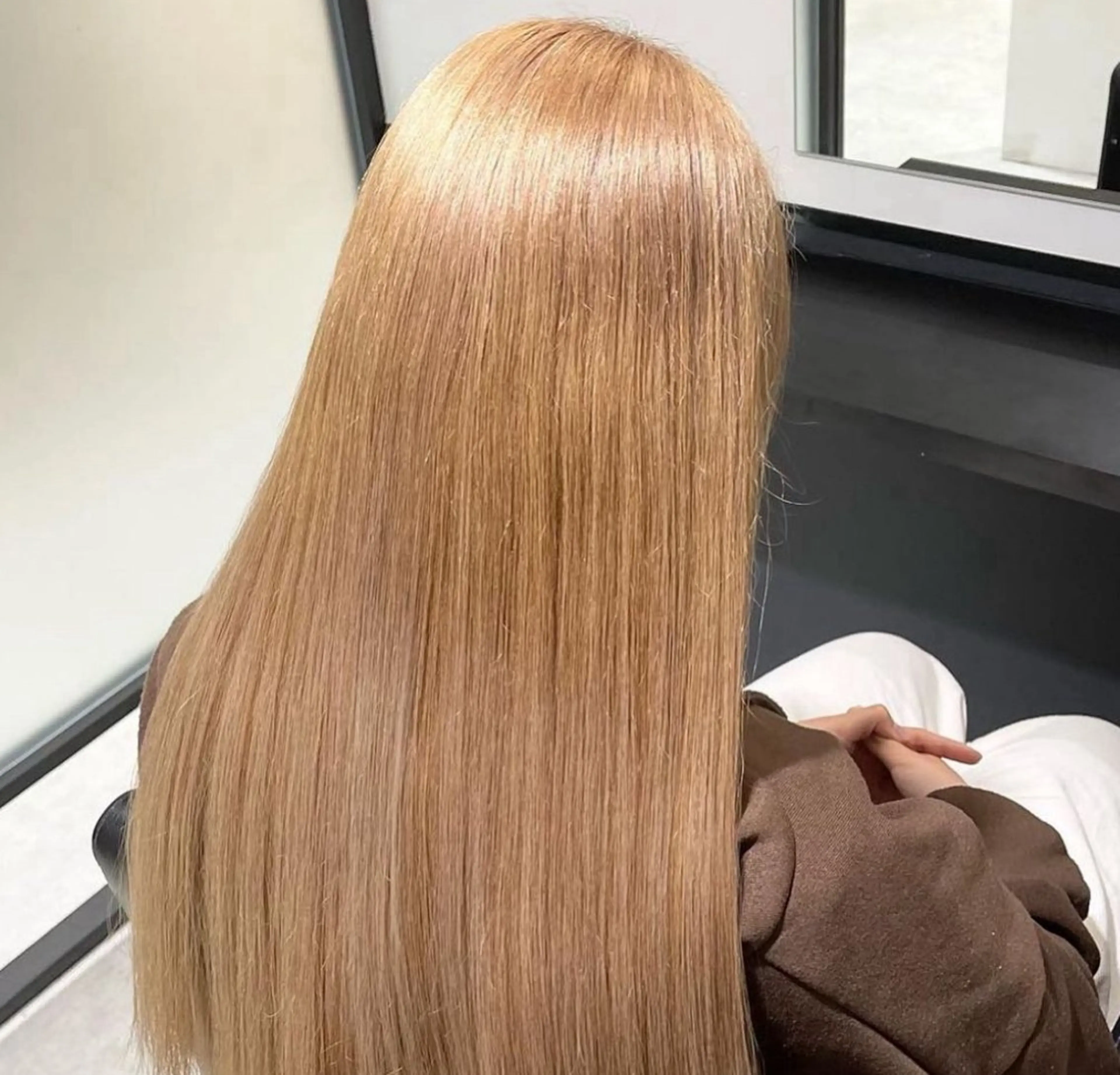 セミロング カラー セミロングパーマ ブリーチ メンズパーマ専門 /縦落ち/渋谷駅近のヘアスタイル