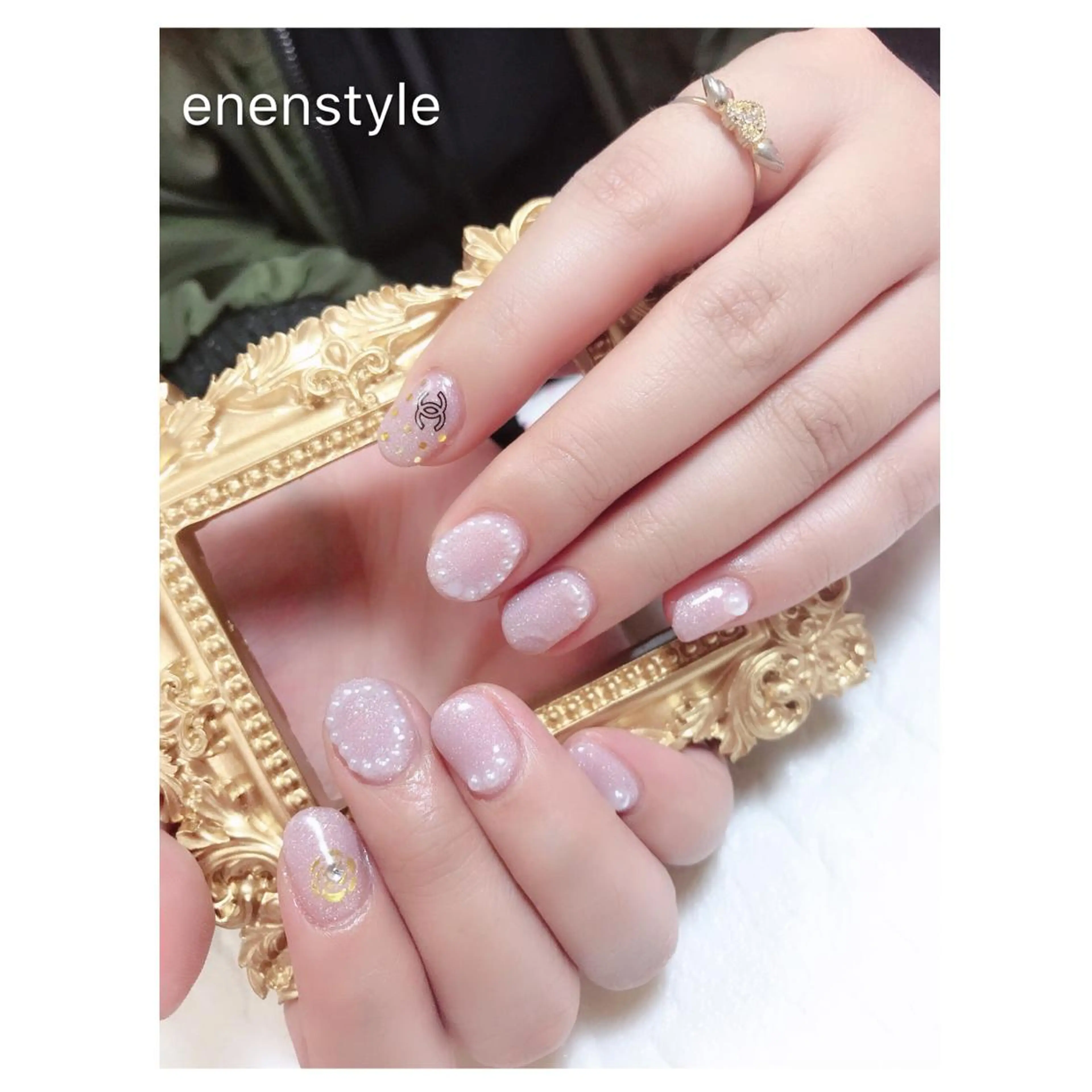 ショート ネイル ジェルネイル ラメ(グリッター) ニュアンスネイル オフィスネイル ワンカラーネイル ハンドネイル 👑enen style👑のネイルデザイン