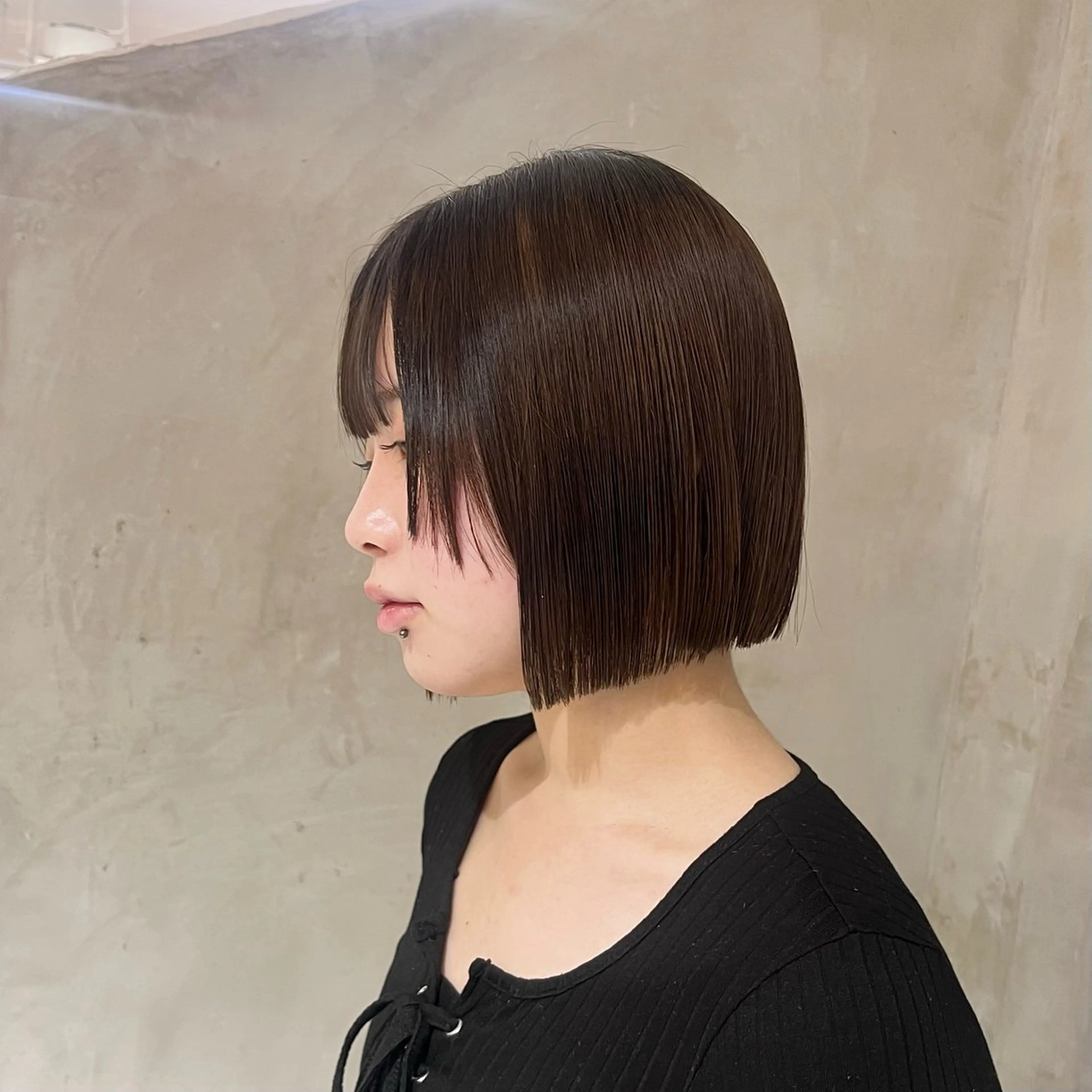 ミディアム カット トリートメント 切りっぱなしボブ/ 艶カラー/綾莉のヘアスタイル