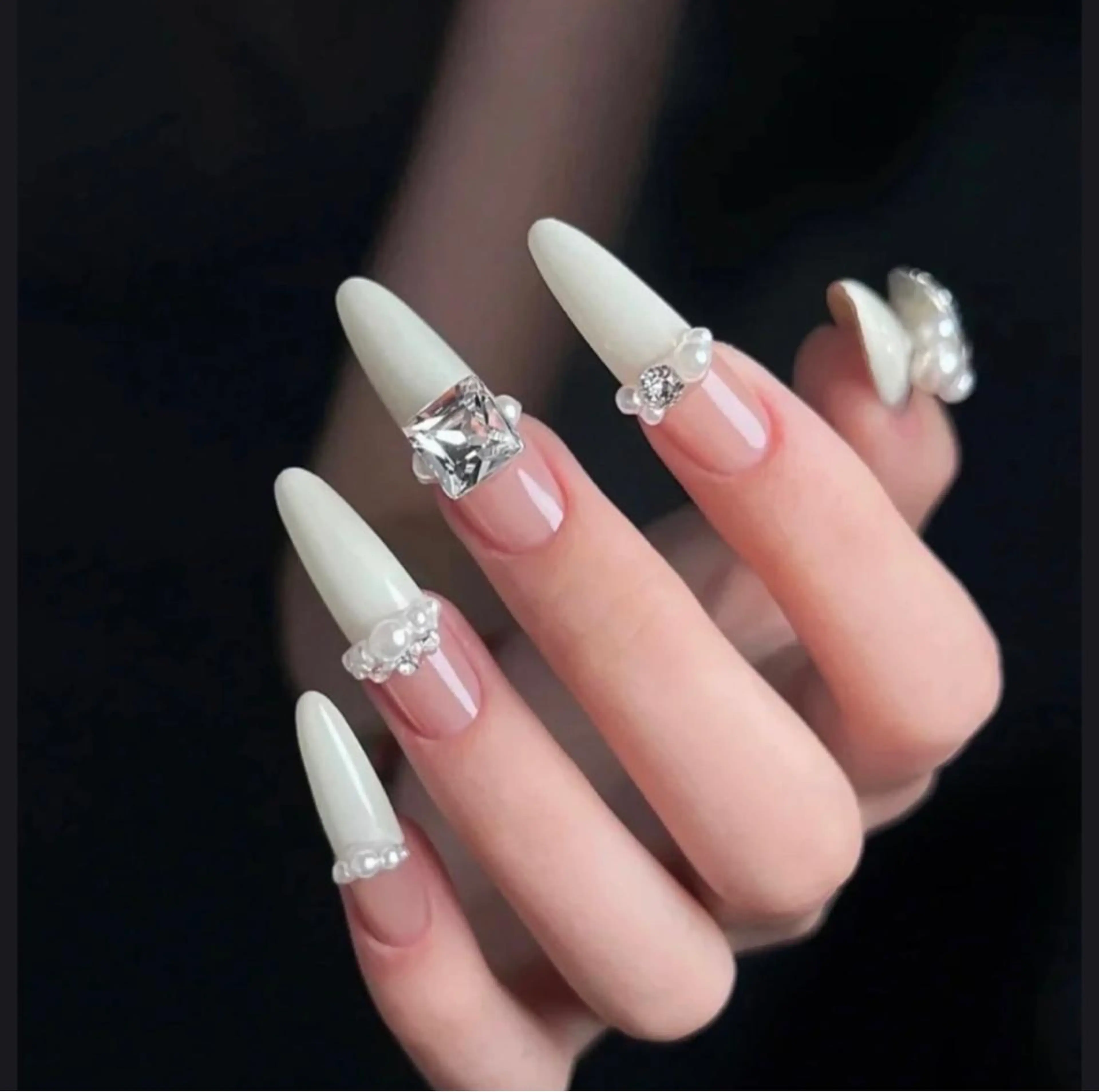 ネイル ハンドネイル Queens ciciのネイルデザイン