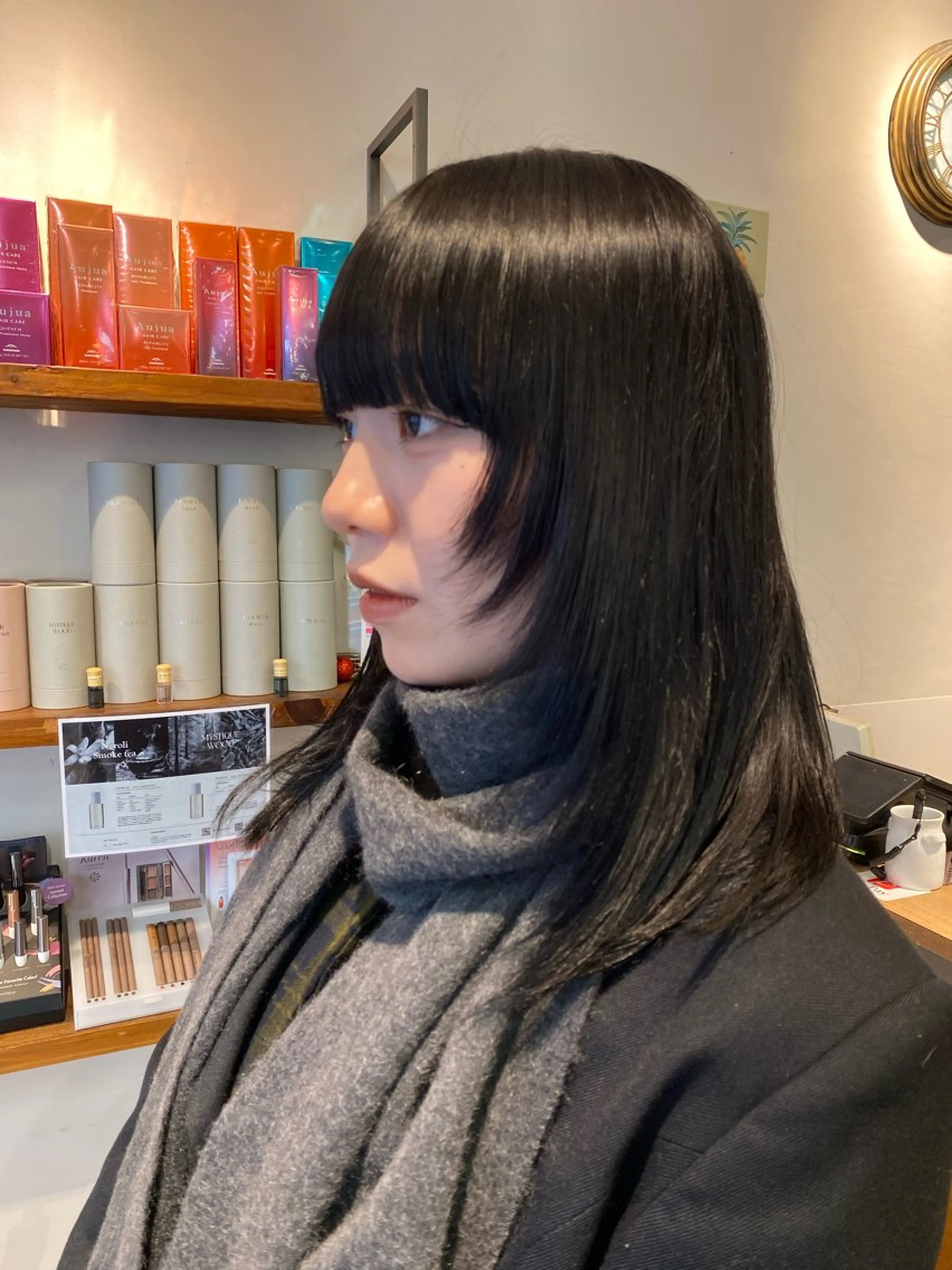 セミロング カラー 黒髪 レイヤーカット カット ヘアカラー ナチュラルヘア🫧 ナナミのヘアスタイル