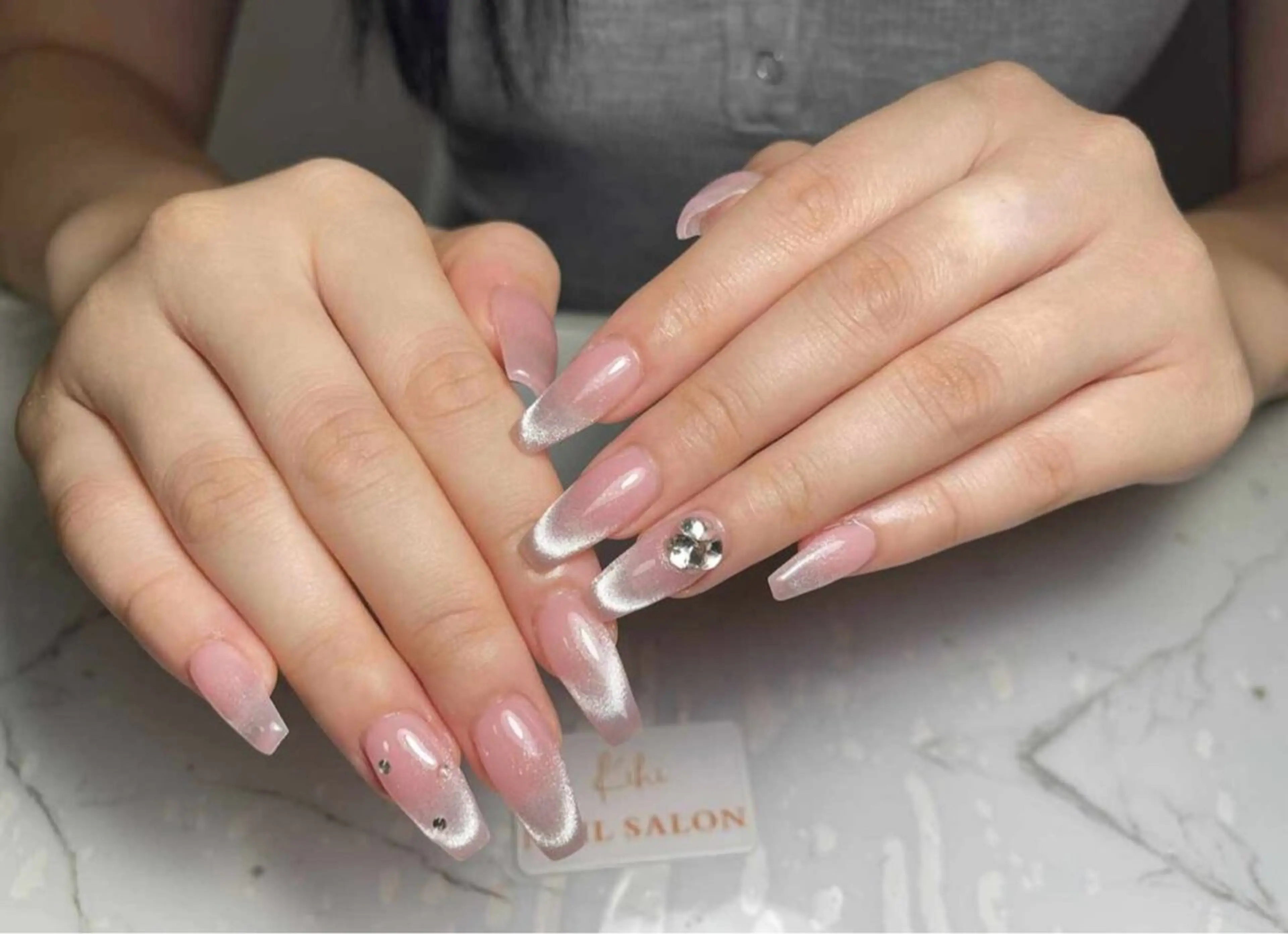 ネイル フレンチネイル グラデーション キラキラネイル 韓国ネイル マグネットネイル 清水 ユナのネイルデザイン