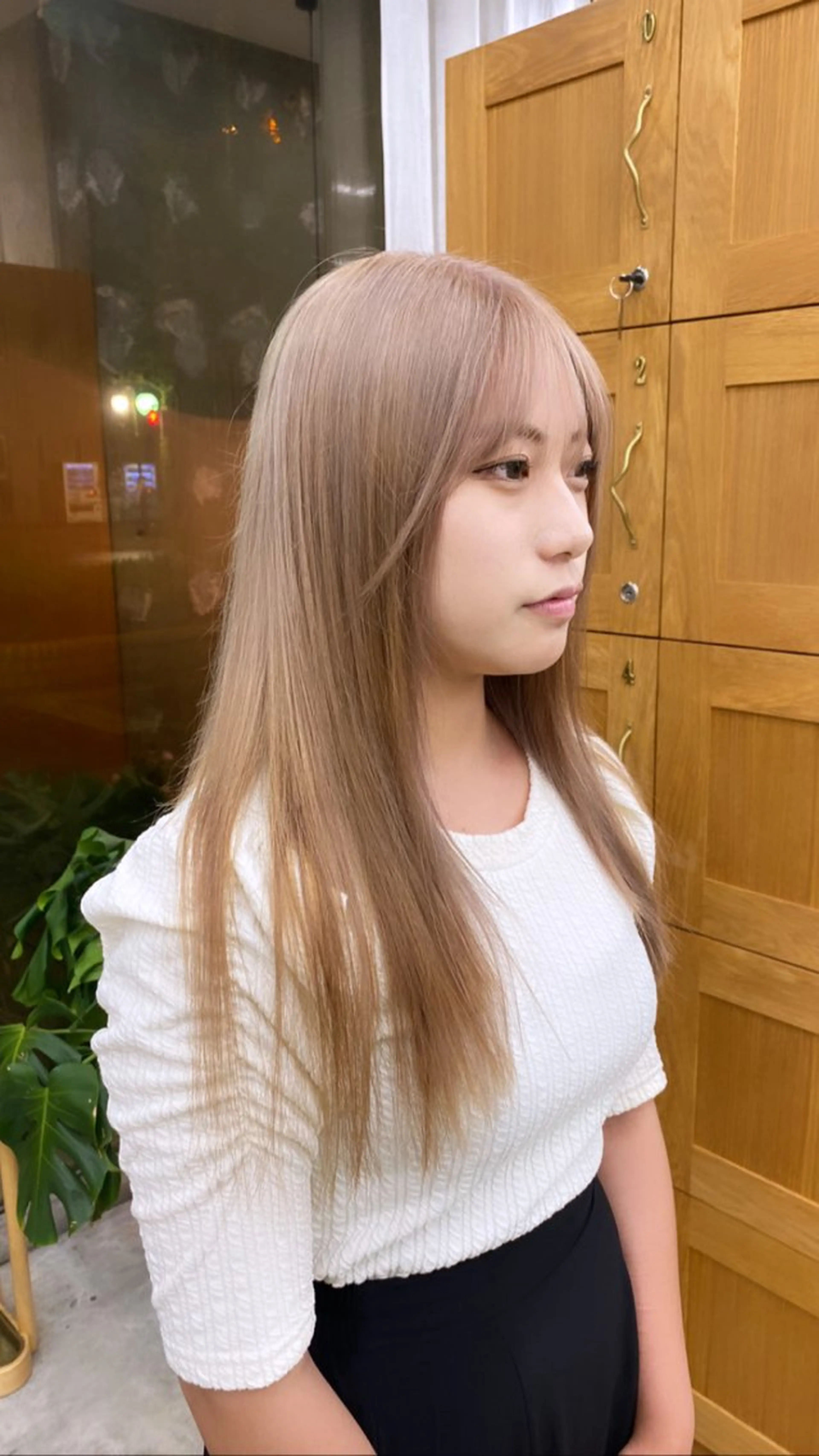 ロング カラー KVELL ユナのヘアスタイル