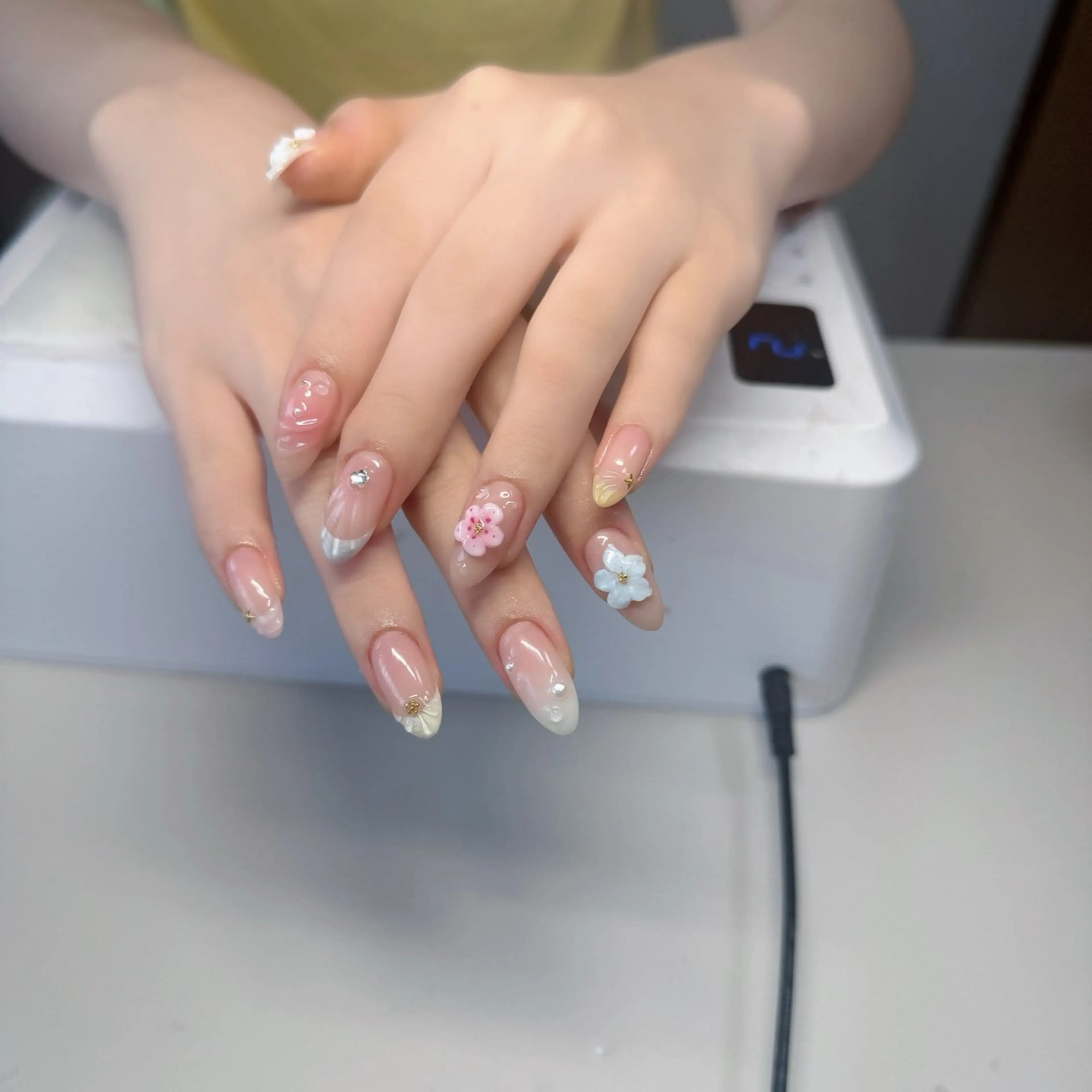 ネイル チークネイル フレンチネイル グラデーション 韓国ネイル マグネットネイル Hana Nailのネイルデザイン