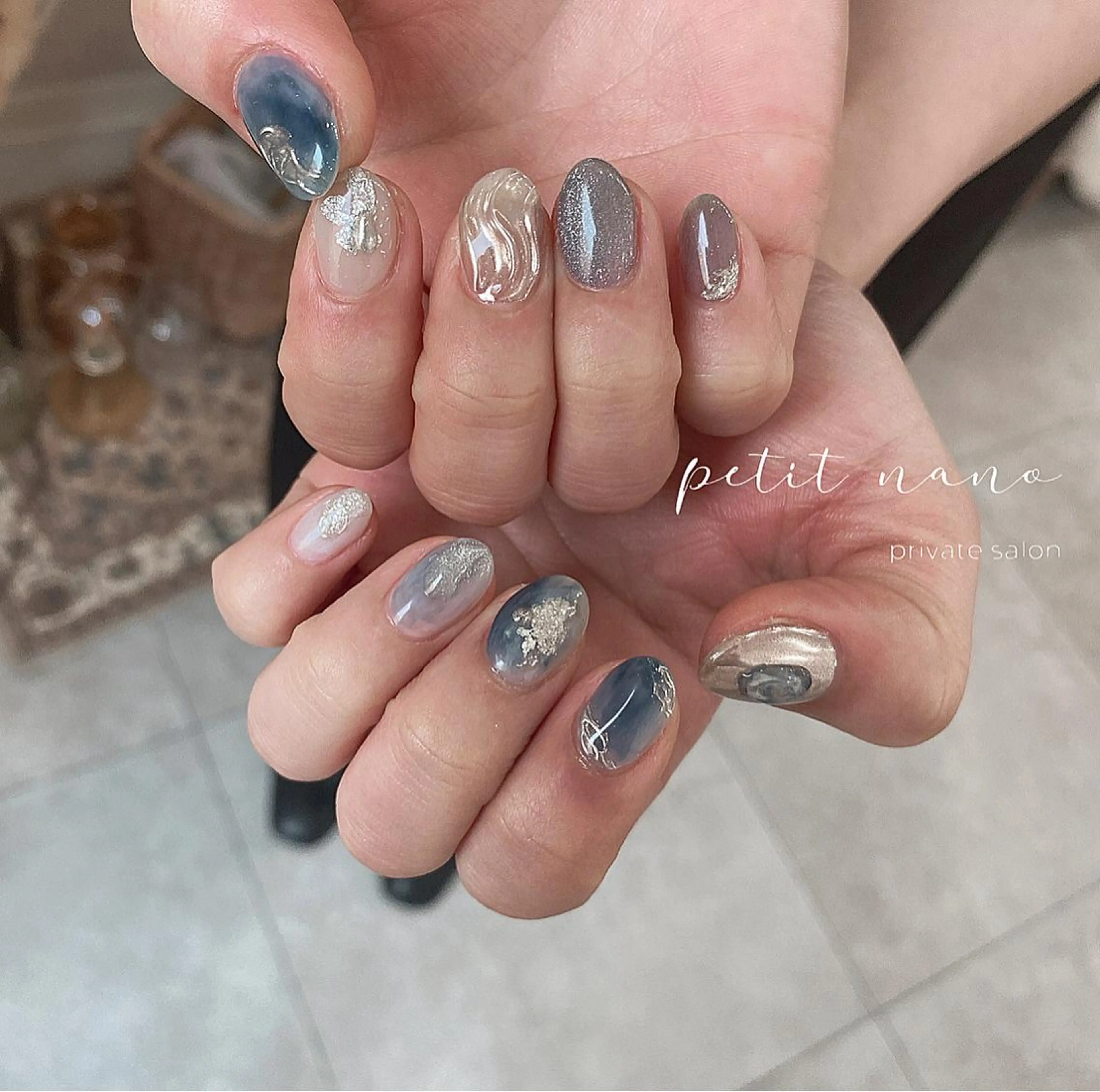 ネイル ブルー ニュアンスネイル シルバー nail◯ petitnanoのネイルデザイン