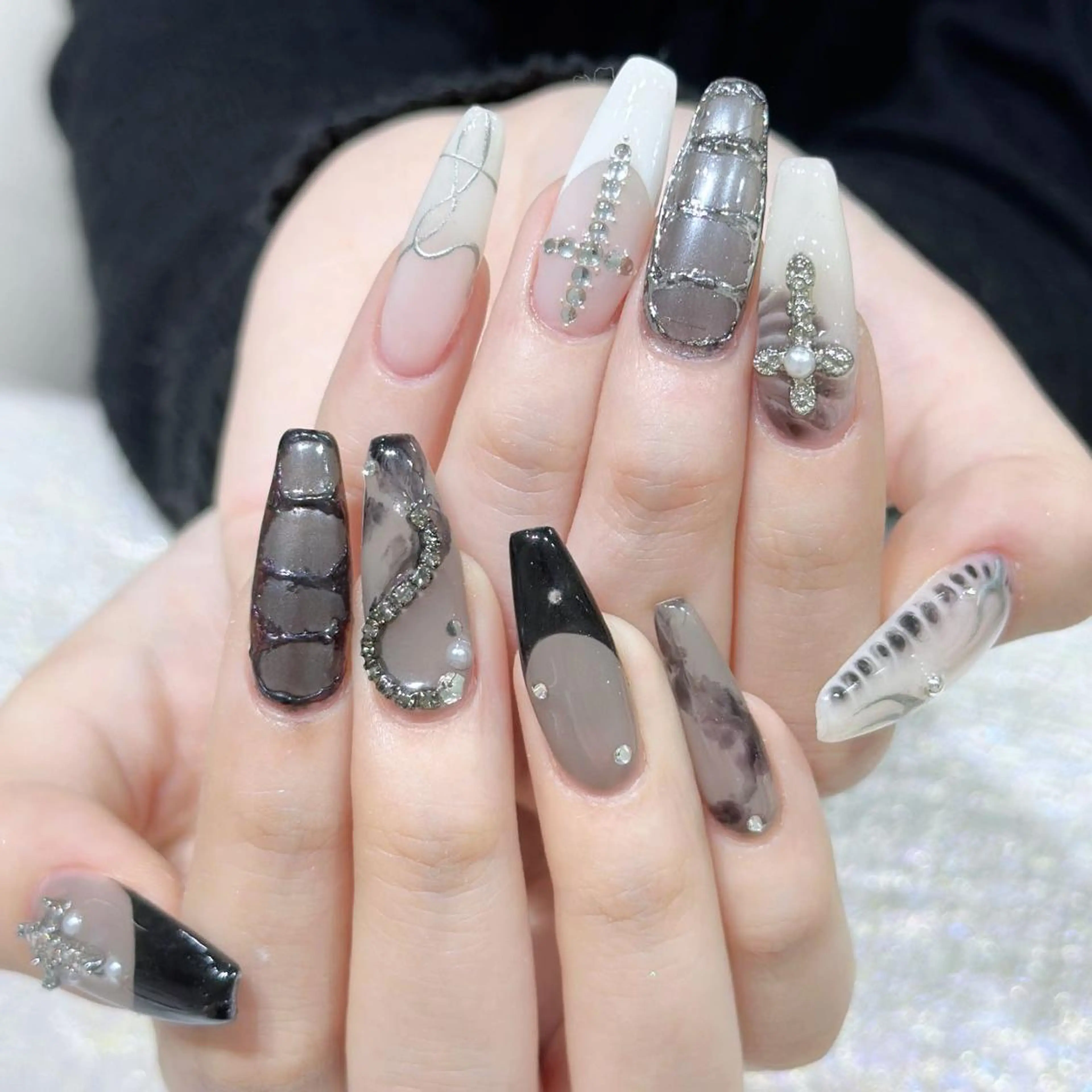 ネイル ハンドネイル Queens ひなのネイルデザイン