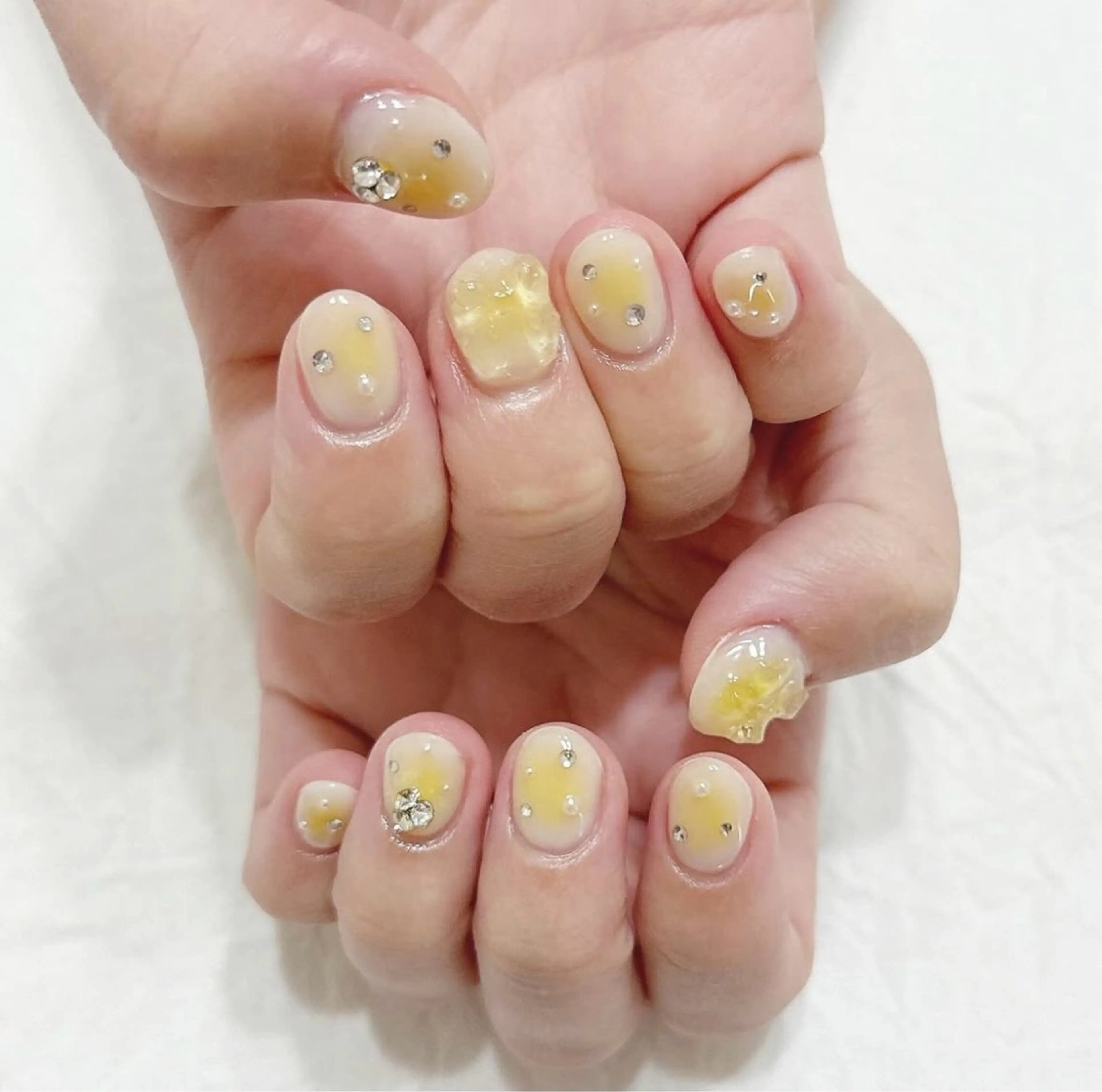 ネイル チークネイル リボン 黄色 ハンドネイル peaberry nailのネイルデザイン