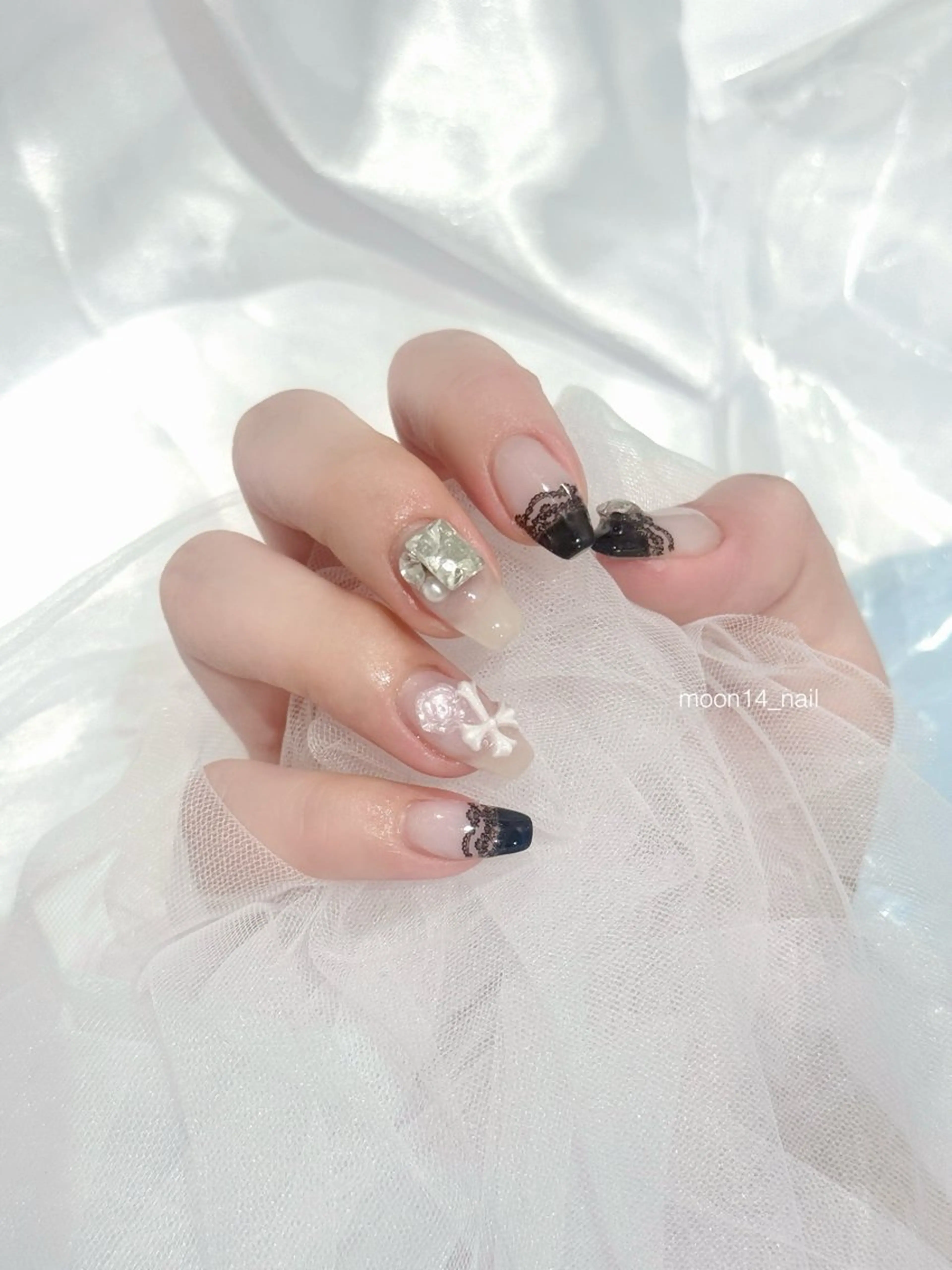 ネイル ジェルネイル キラキラネイル レース パラジェル ハンドネイル natsuki 💫のネイルデザイン