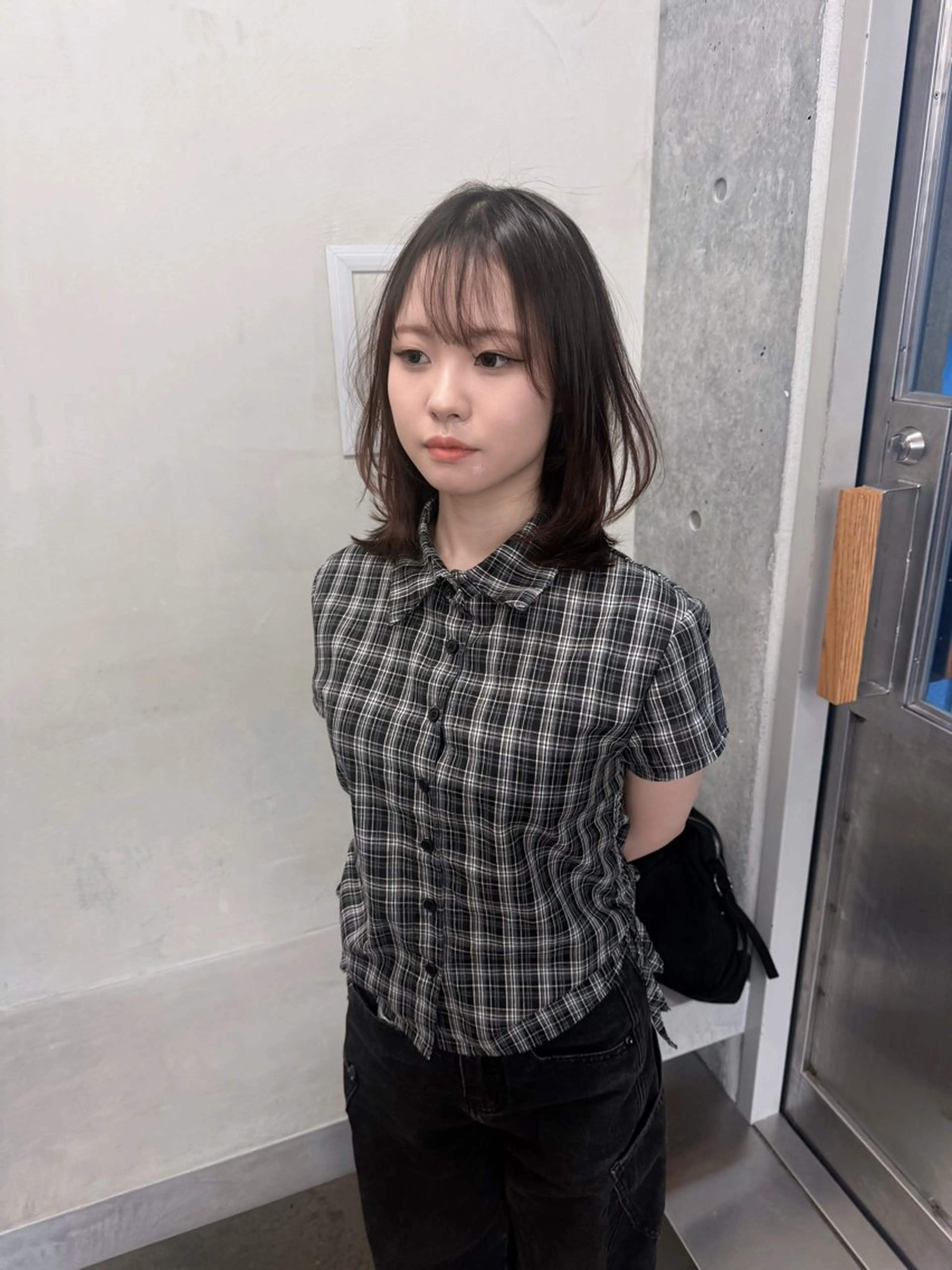 ミディアム カラー ミディアムレイヤー アッシュ ベージュカラー ブリーチ 透明感カラー カット ヘアカラー トリートメント 誰より丁寧なカット/ 小林輝/レイヤーのヘアスタイル