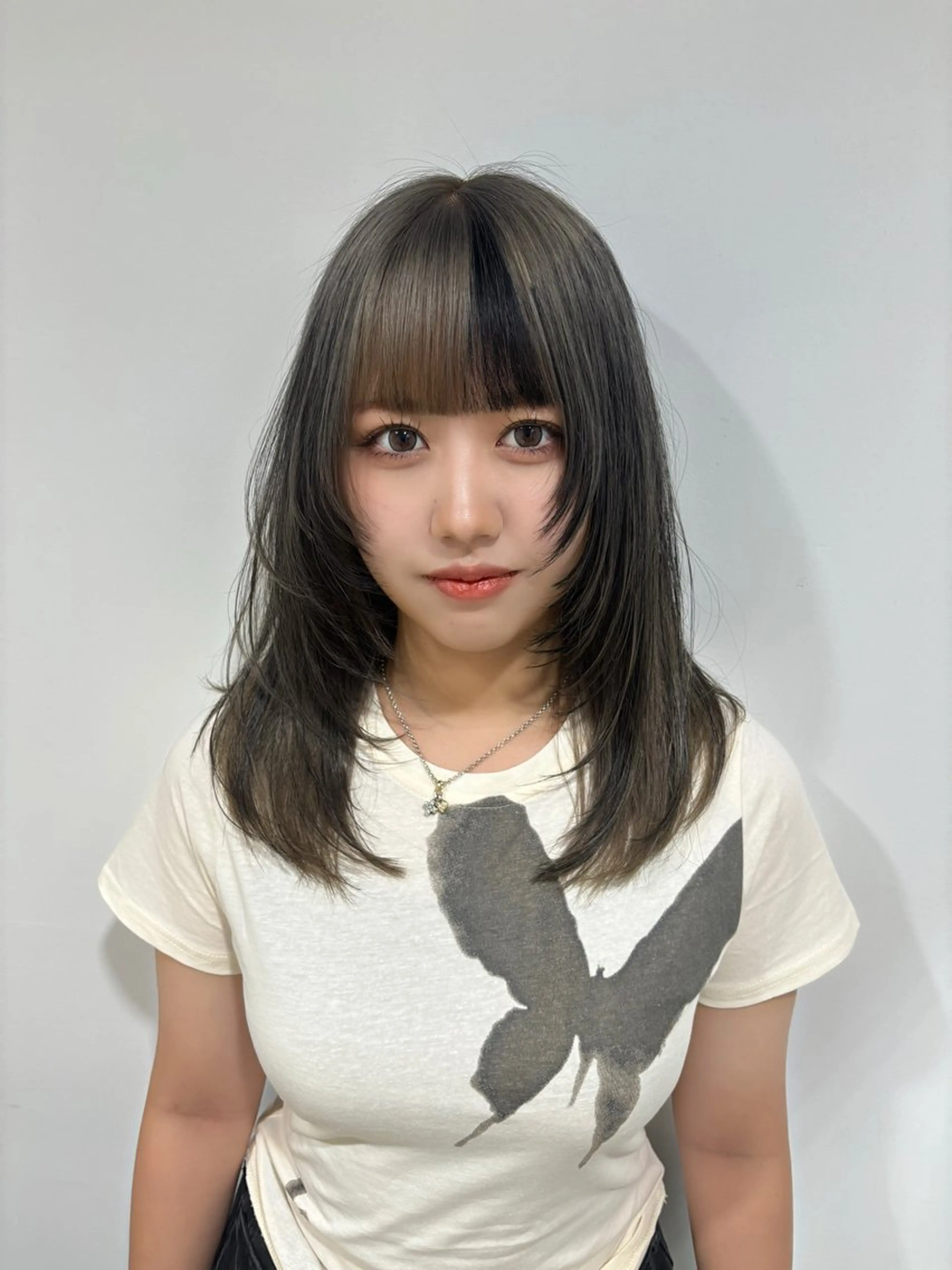 ロング カラー 黒髪 デザインカラー シルバー レイヤーカット ユリナ /Chlori淡路店のヘアスタイル