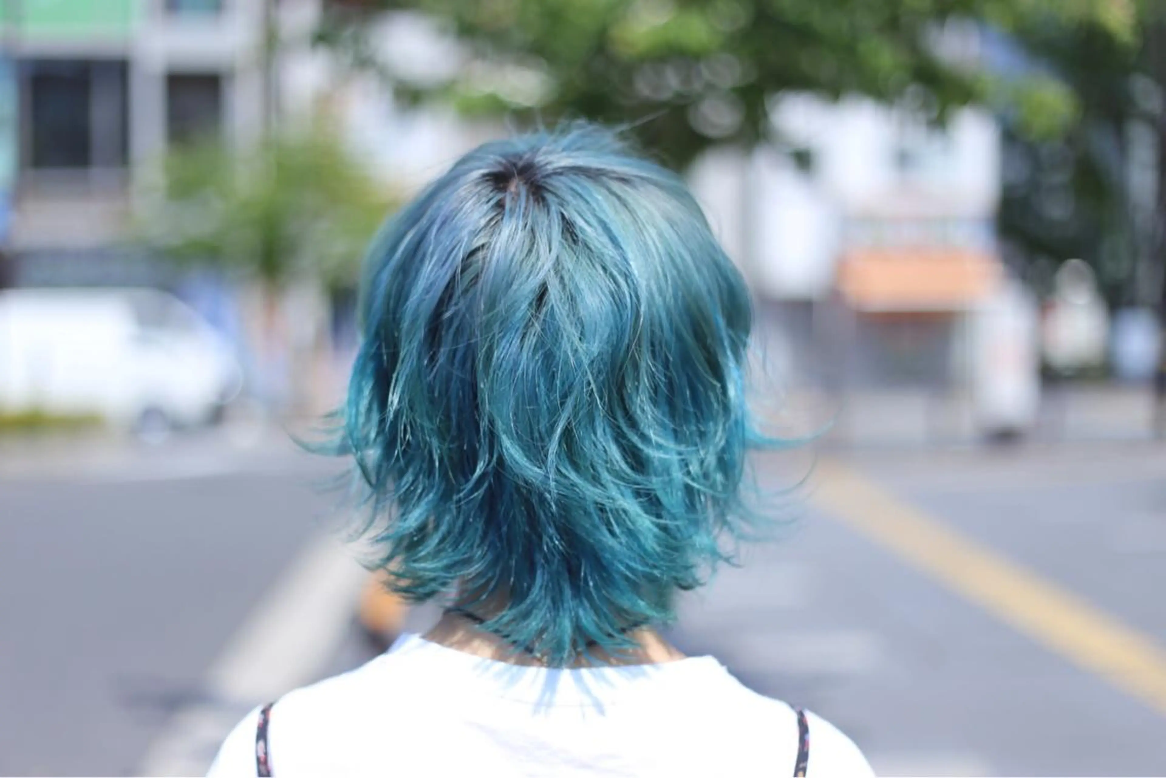 ショート カラー ハイトーンカラー オーストヘアージジ所属・TAI透明カラー 柔らかい縮毛矯正のヘアスタイル