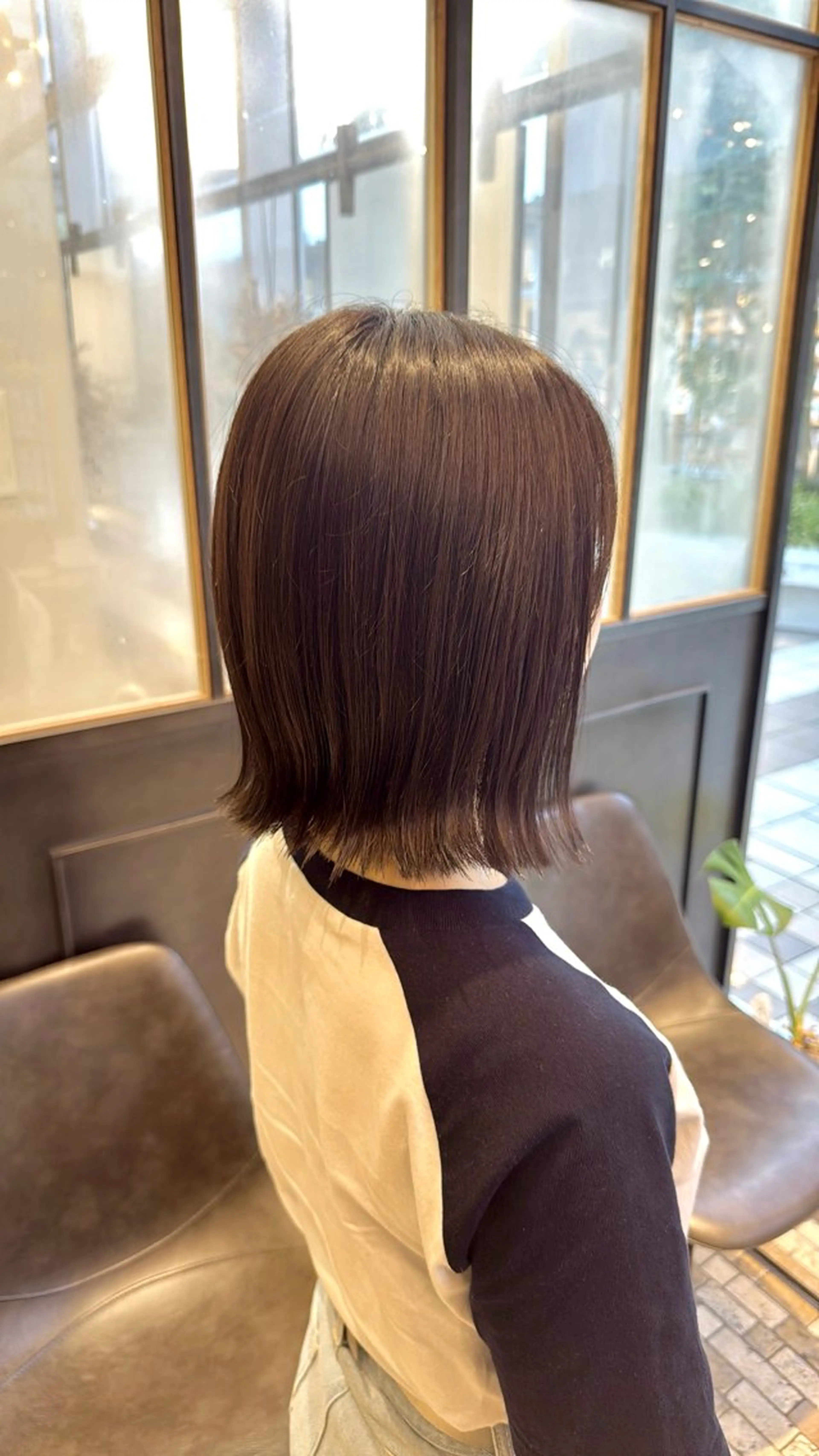 ショート ボブ 外ハネヘア カット ヘアカラー レイヤーカット /momocaのヘアスタイル