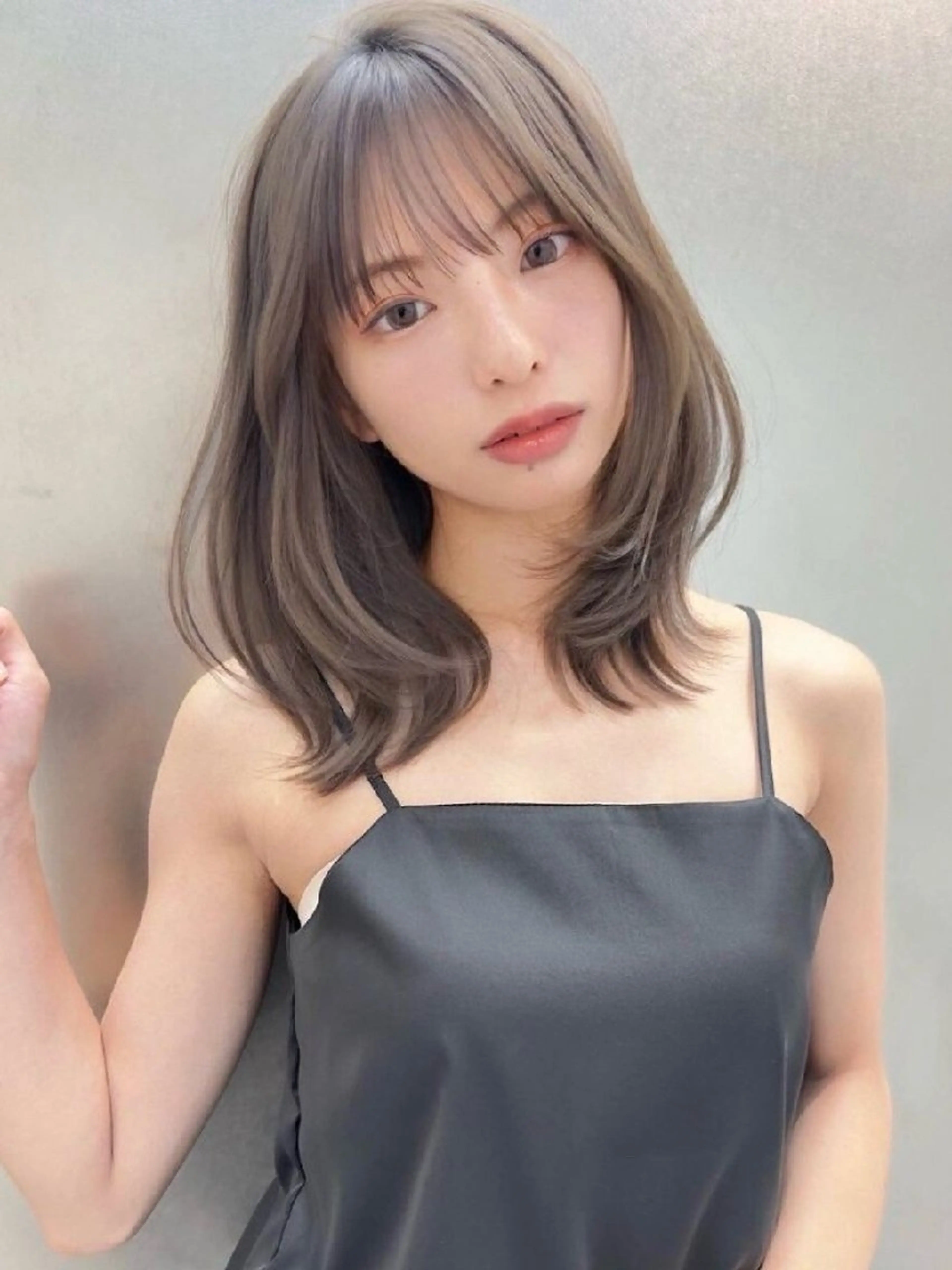 ミディアム カラー ミディアムレイヤー くびれヘア 顔まわりレイヤー 顔周りカット レイヤーカット カット ヘアカラー トリートメント 髪質改善/ 上村旺武のヘアスタイル