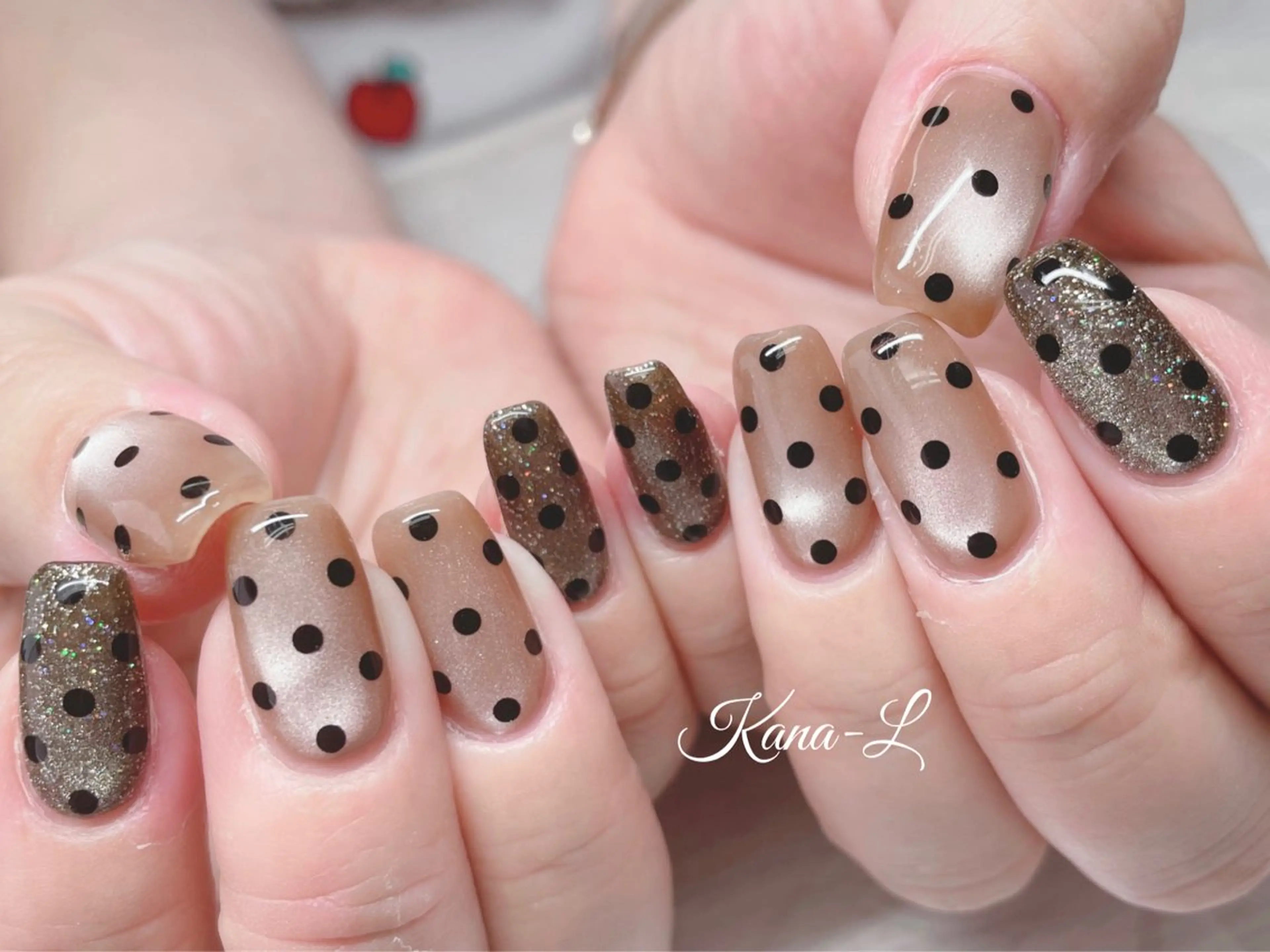 ネイル ドット ジェルネイル 韓国ネイル マグネットネイル パラジェル 芦辺 香奈のネイルデザイン