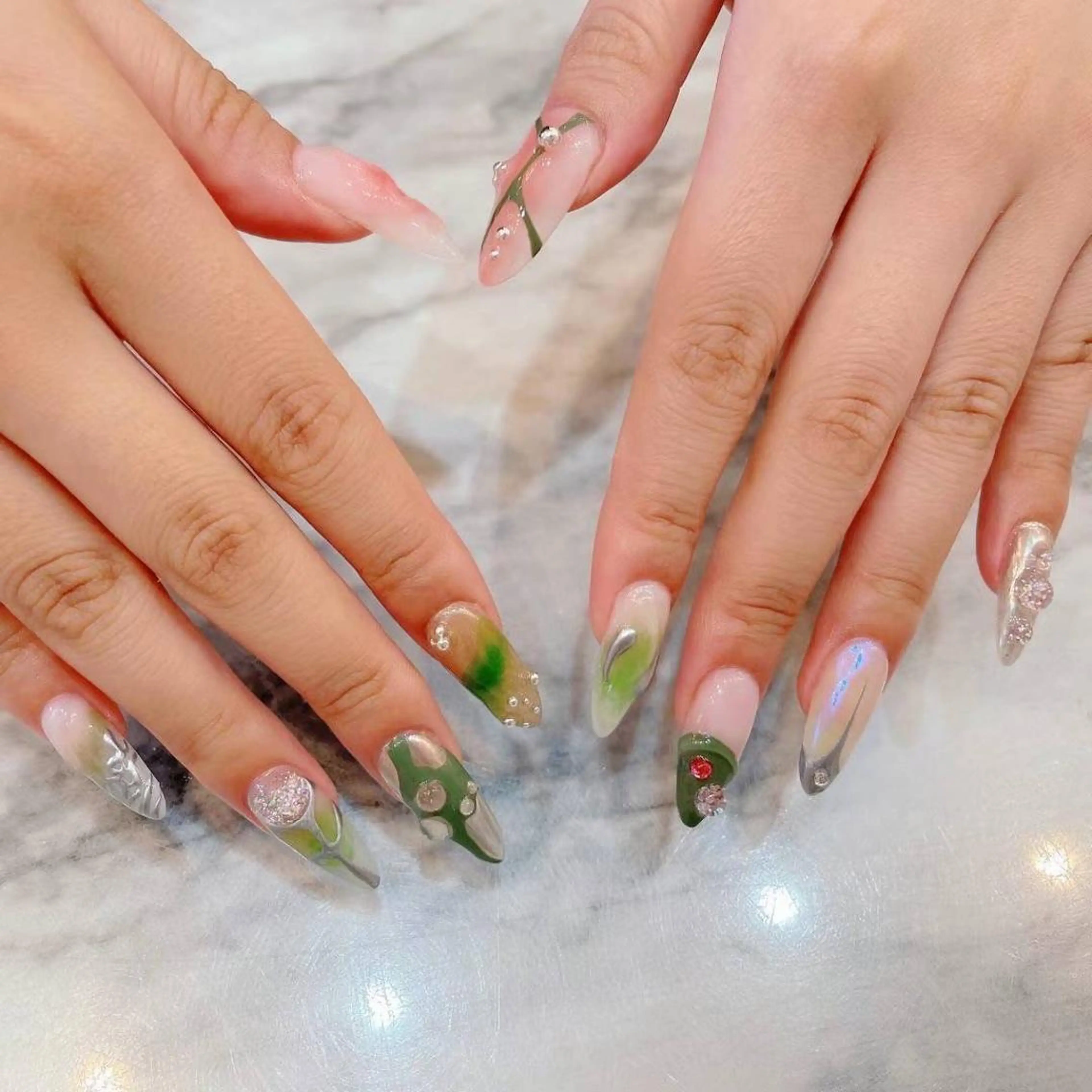 ネイル オーロラネイル ミラーネイル Babarla Nailのネイルデザイン