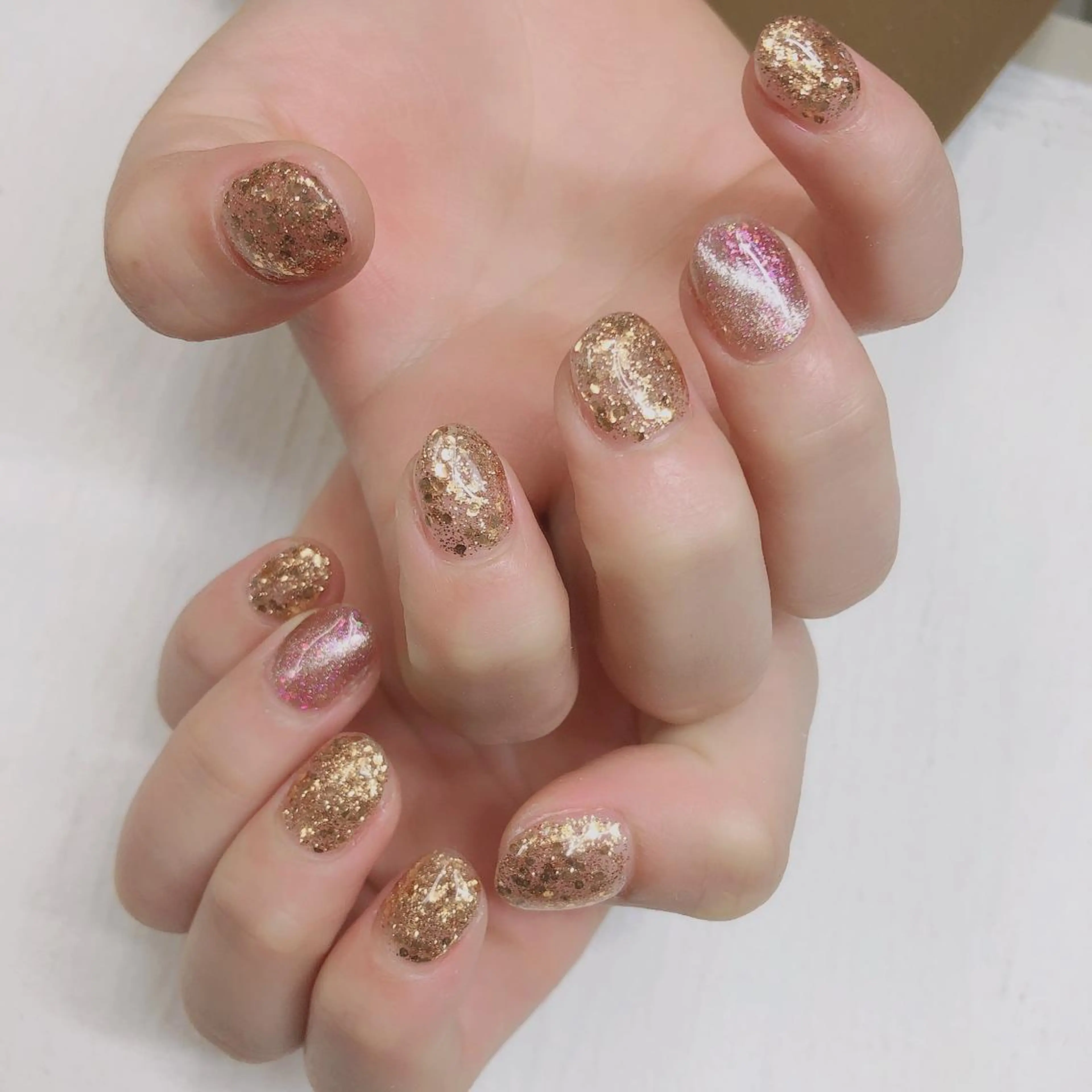 ミディアム ネイル ラメ(グリッター) マグネットネイル ワンカラーネイル Reonail 💕Kana💕のネイルデザイン