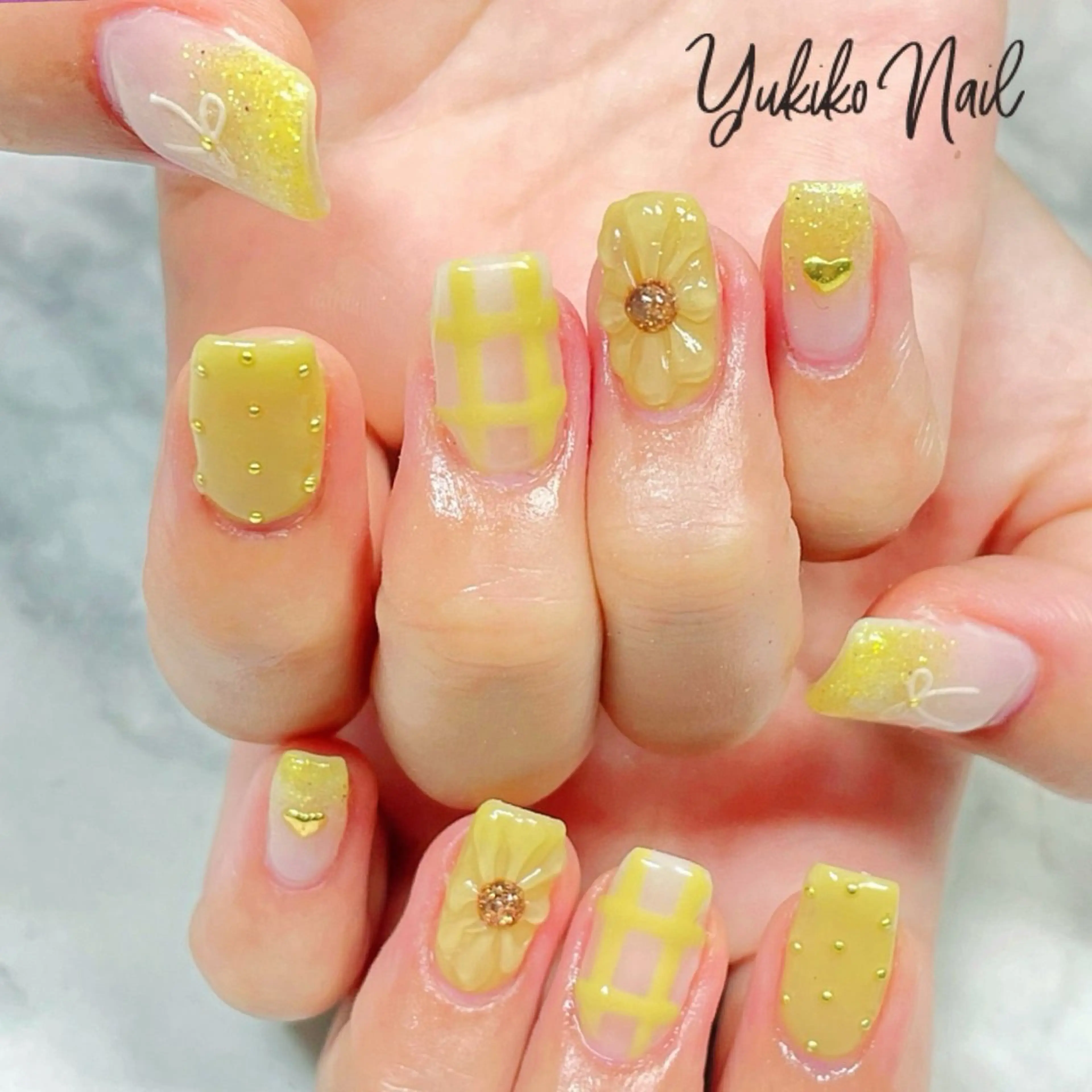 ネイル ドット 夏ネイル 黄色 ユキコ ネイルのネイルデザイン