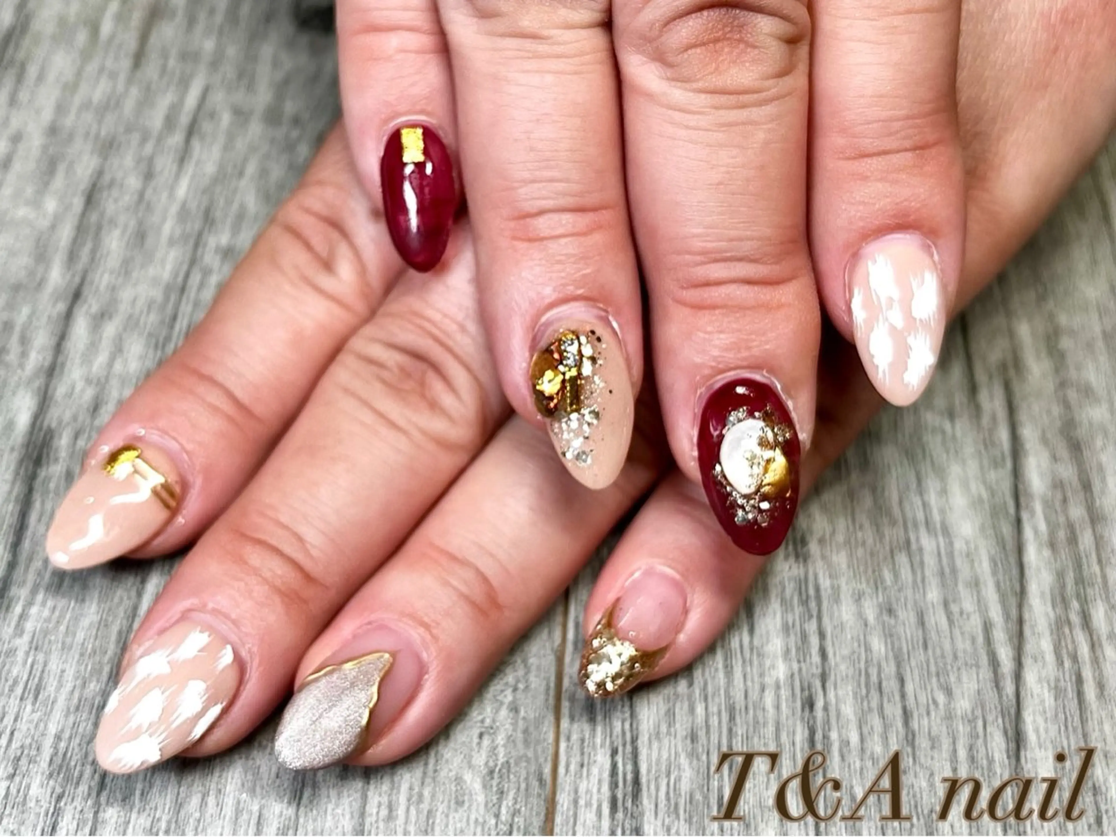 ネイル 長さ出し ジェルネイル ニュアンスネイル オフィスネイル 赤色 ハンドネイル T&A nailのネイルデザイン