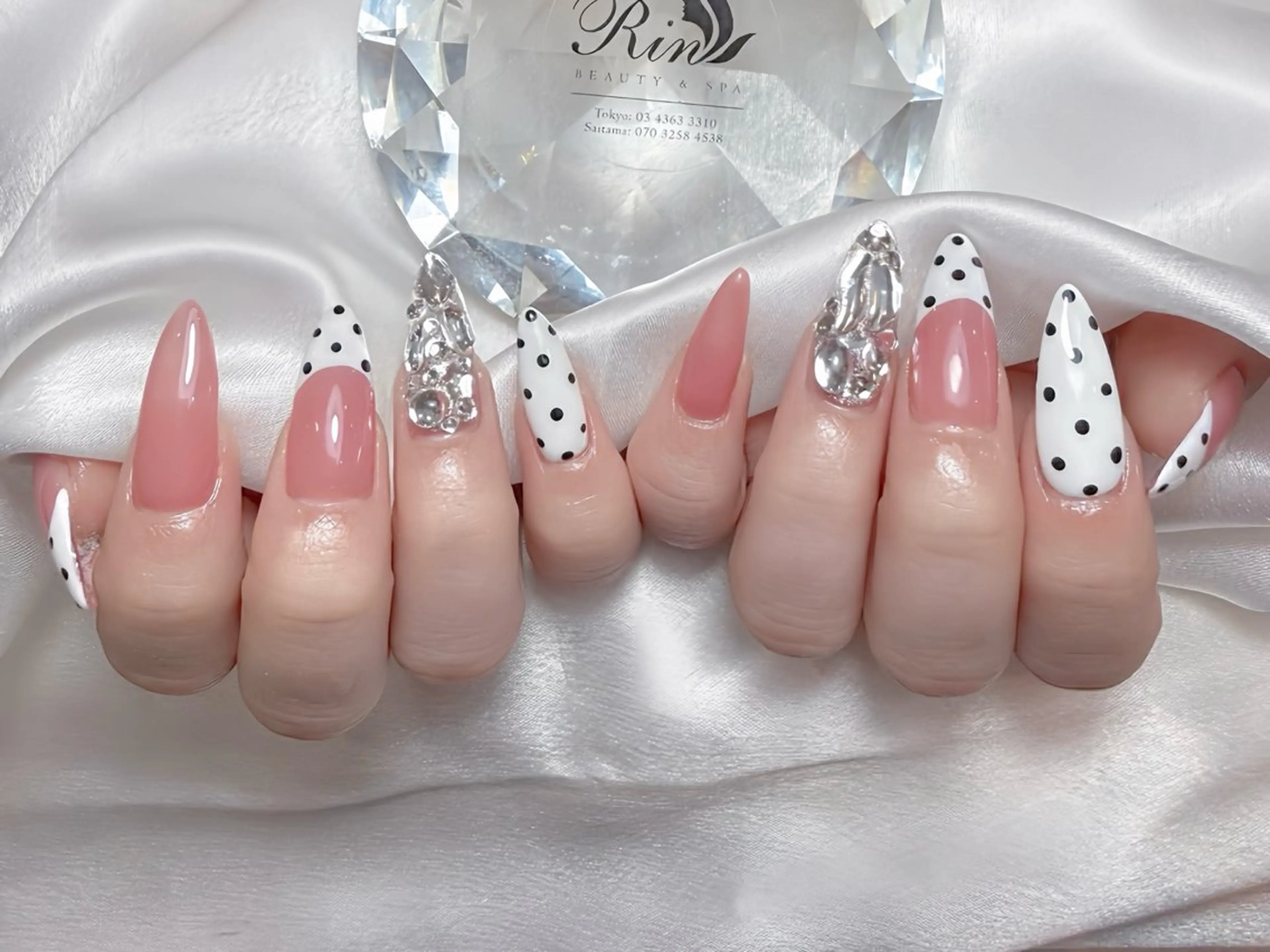 ネイル オーロラネイル チークネイル 桜ネイル クリアネイル ドット ハンドネイル Rin Nail 新大久保店のネイルデザイン