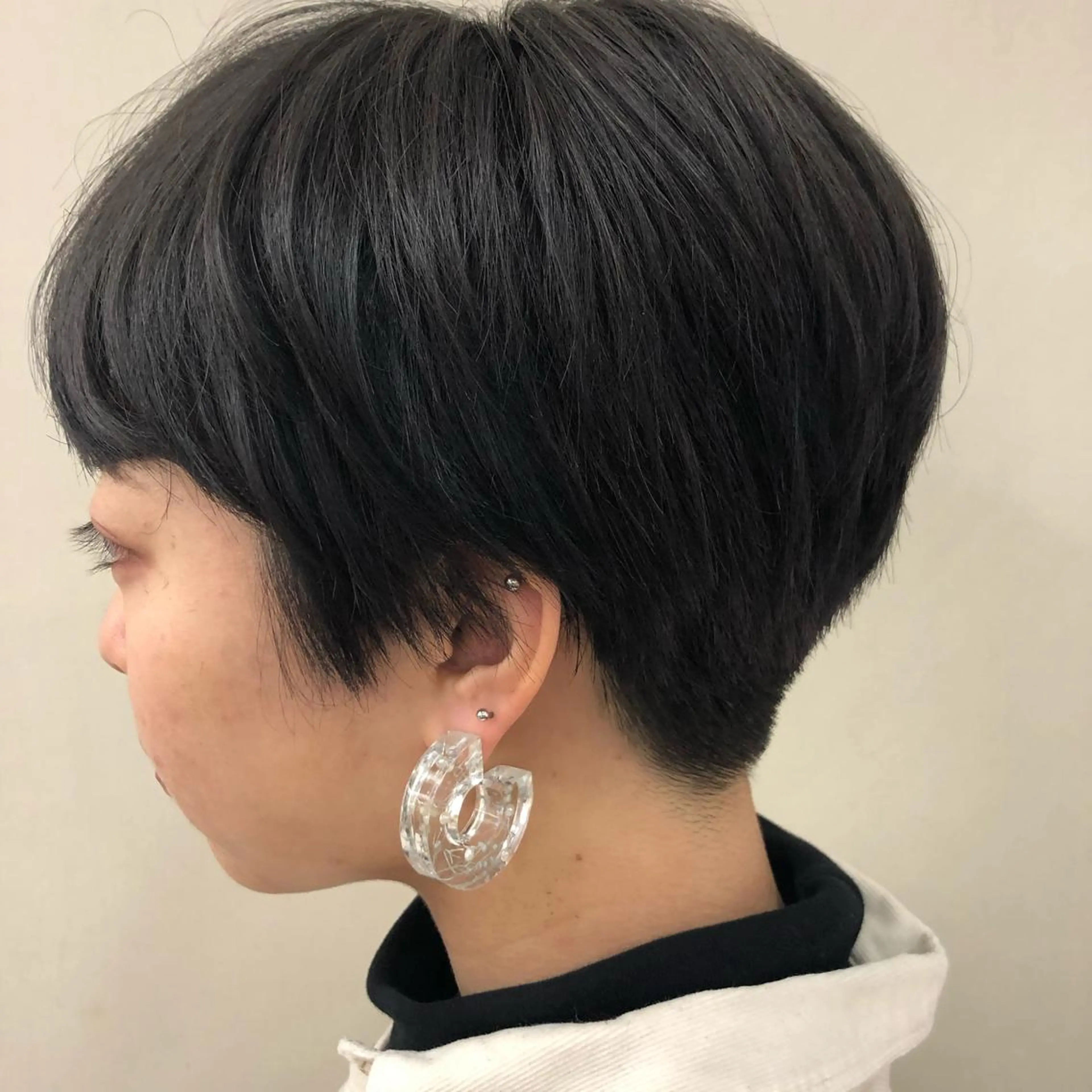 ショート カラー ambellir 山本伽椰のヘアスタイル