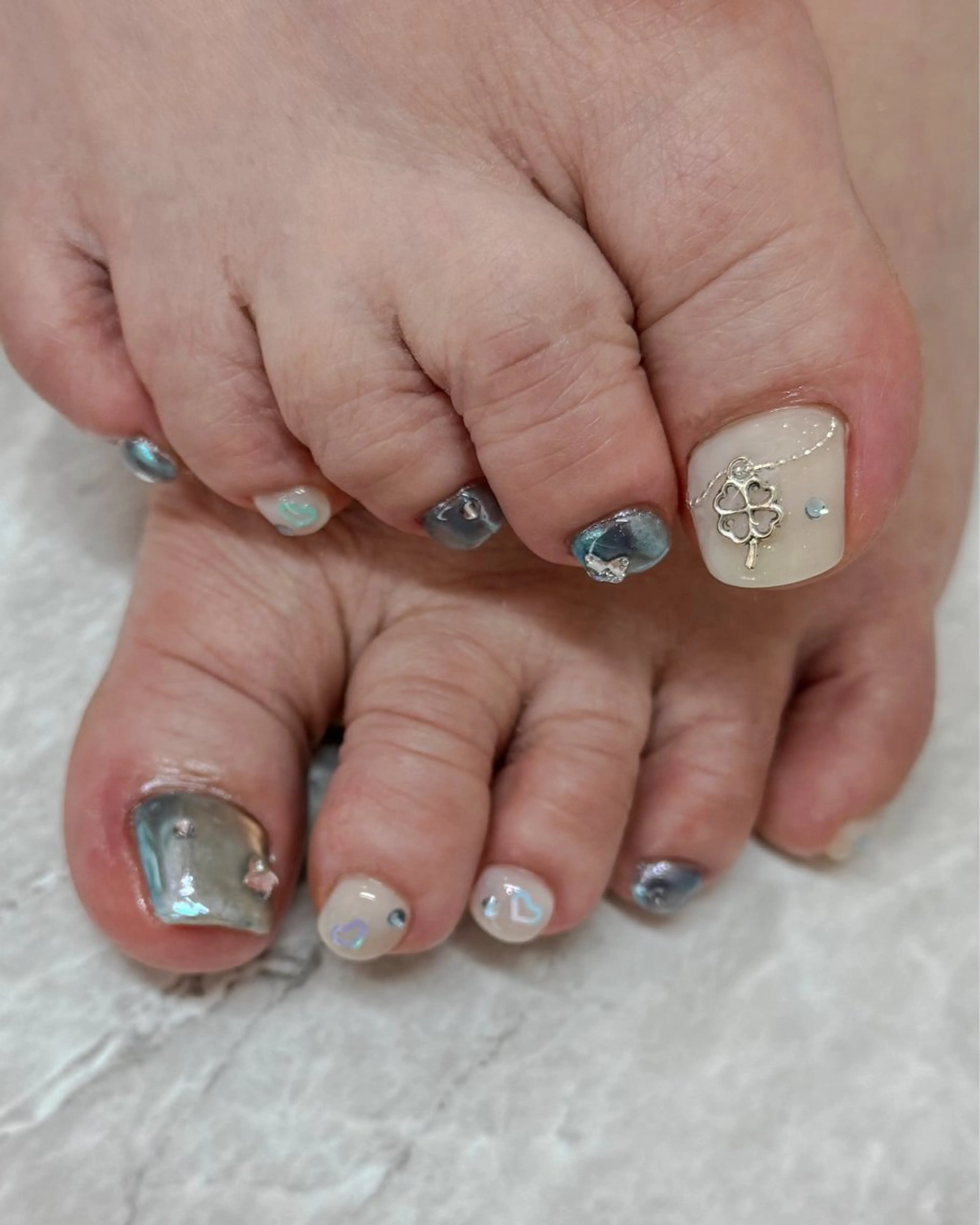 ネイル ストーンネイル num-fi Aiのネイルデザイン