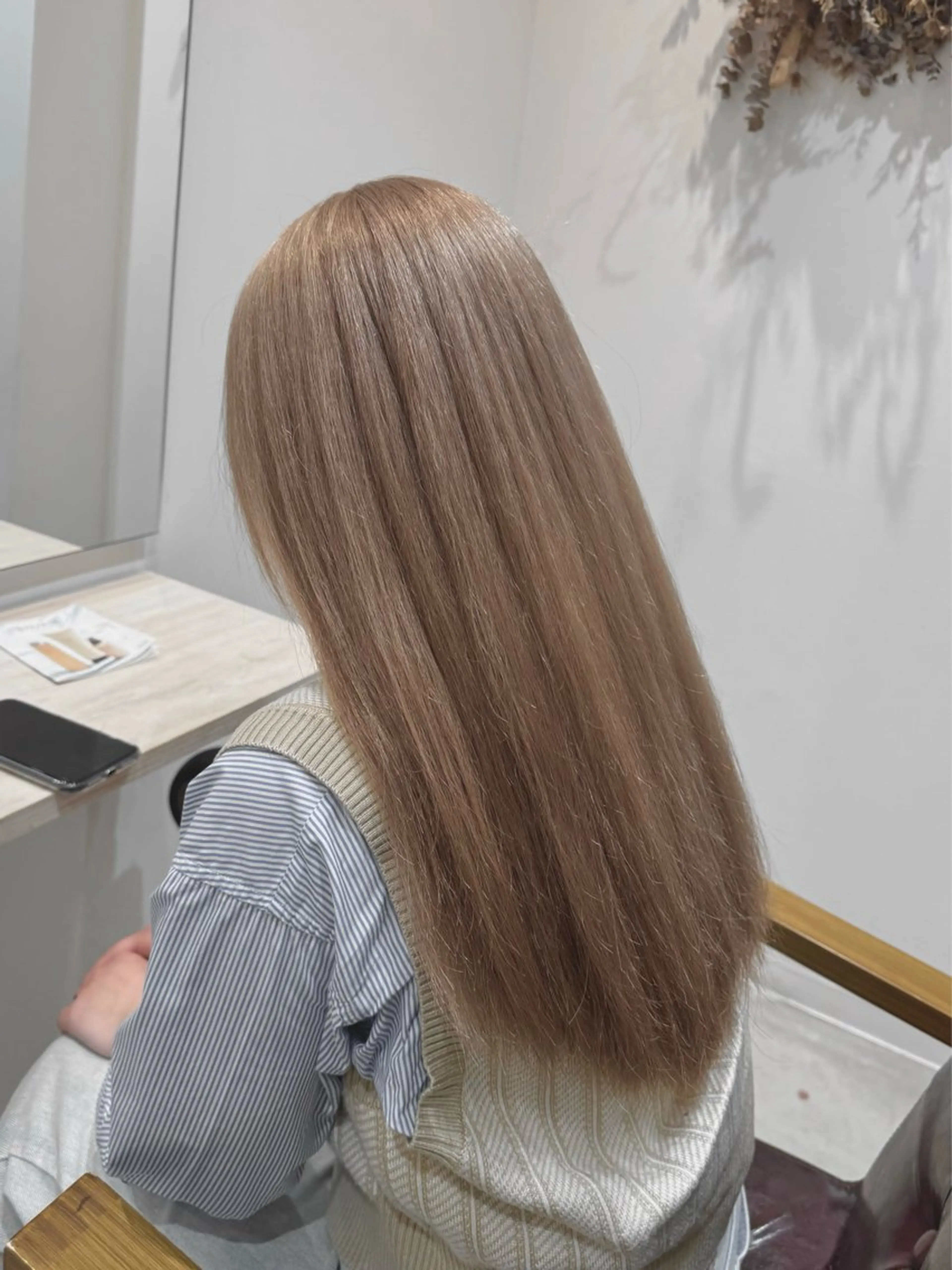 ロング カラー 切りっぱなしボブ バレイヤージュ ベージュカラー ブリーチ ブロンド ほの カラー特化/ ブリーチ/ボブのヘアスタイル