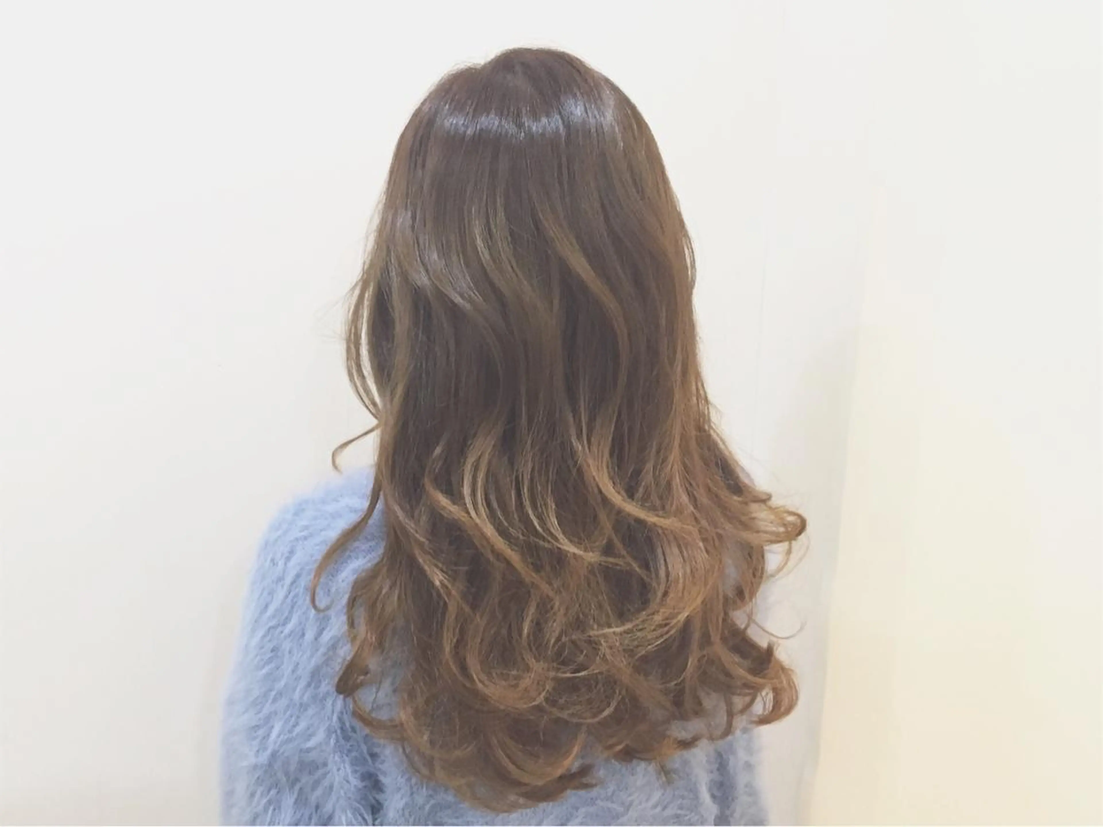 ロング カラー 服部 樹季のヘアスタイル