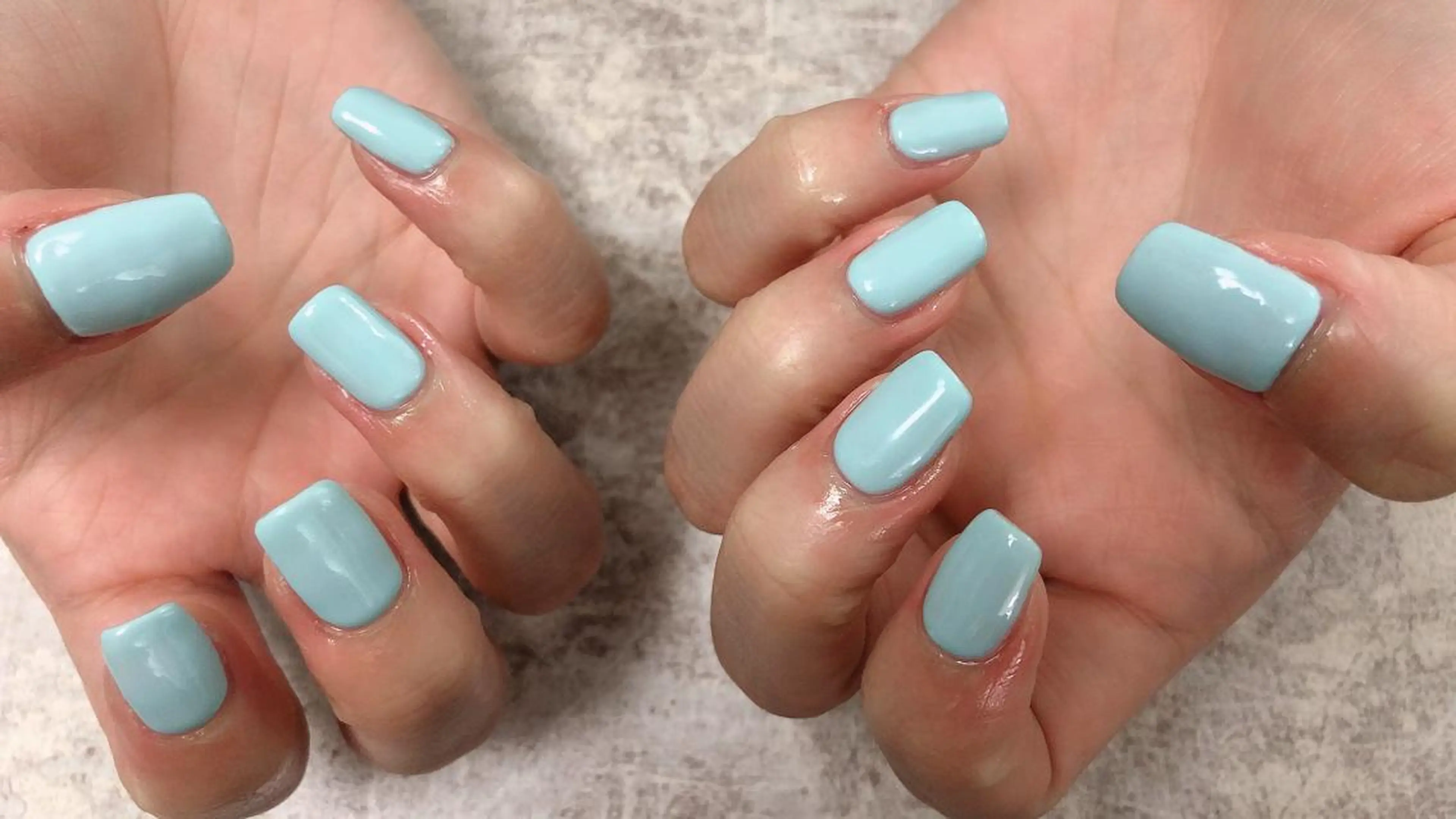 ネイル 水色 ワンカラーネイル 春ネイル ハンドネイル mogunail &blowのネイルデザイン