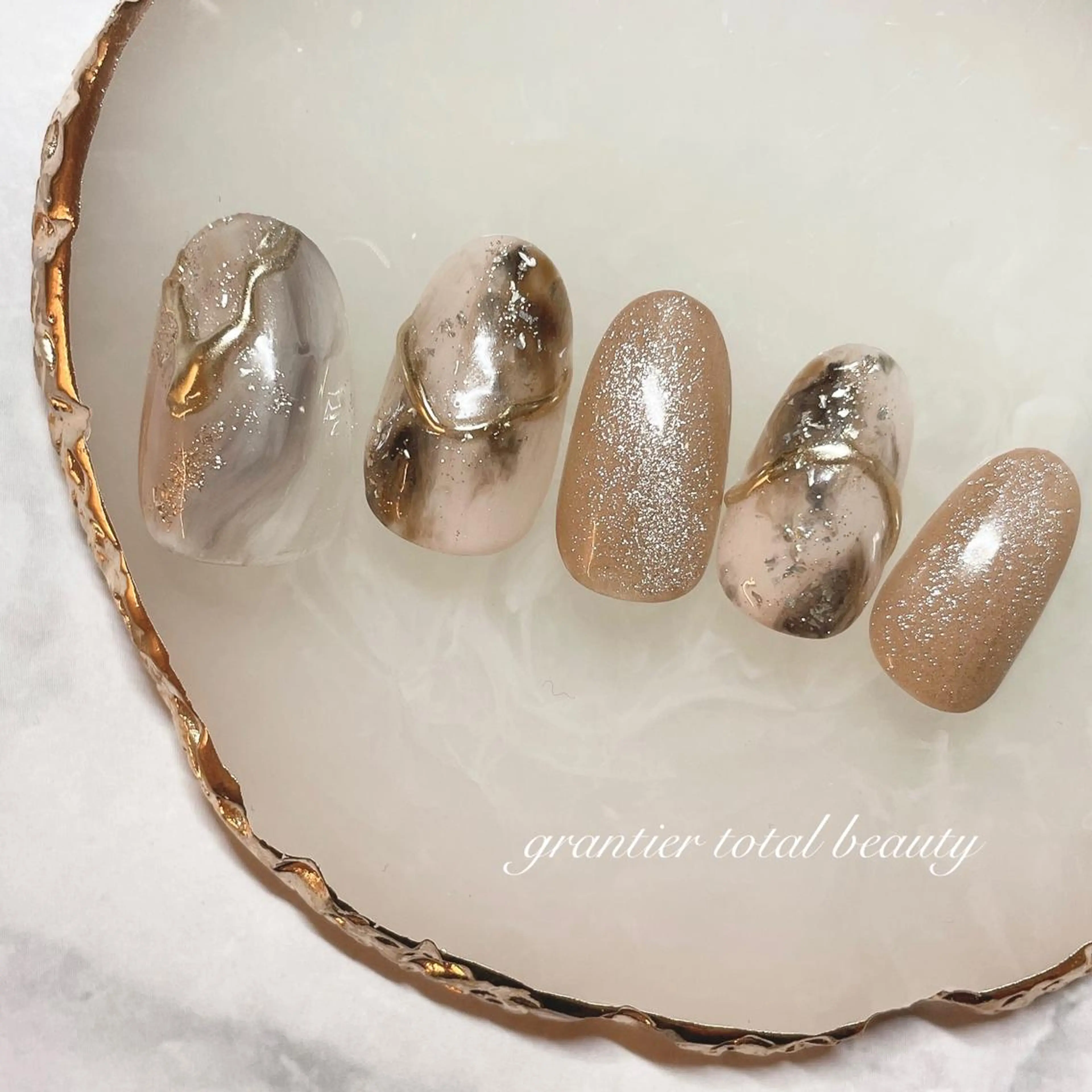 ネイル アニマル柄 マグネットネイル ハンドネイル grantier beautyのネイルデザイン