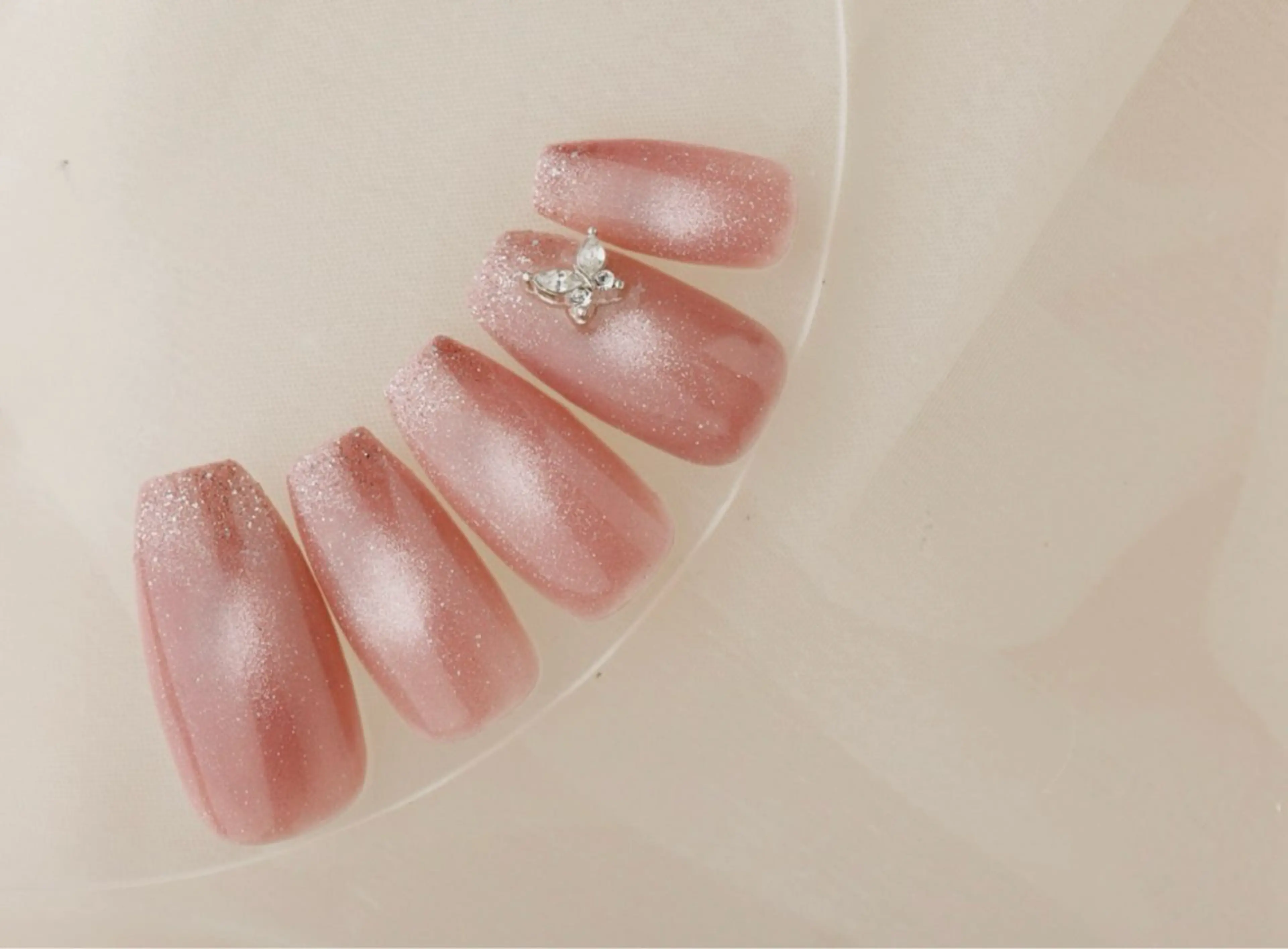 セミロング 月、水、木限定 和泉樹理のネイルデザイン