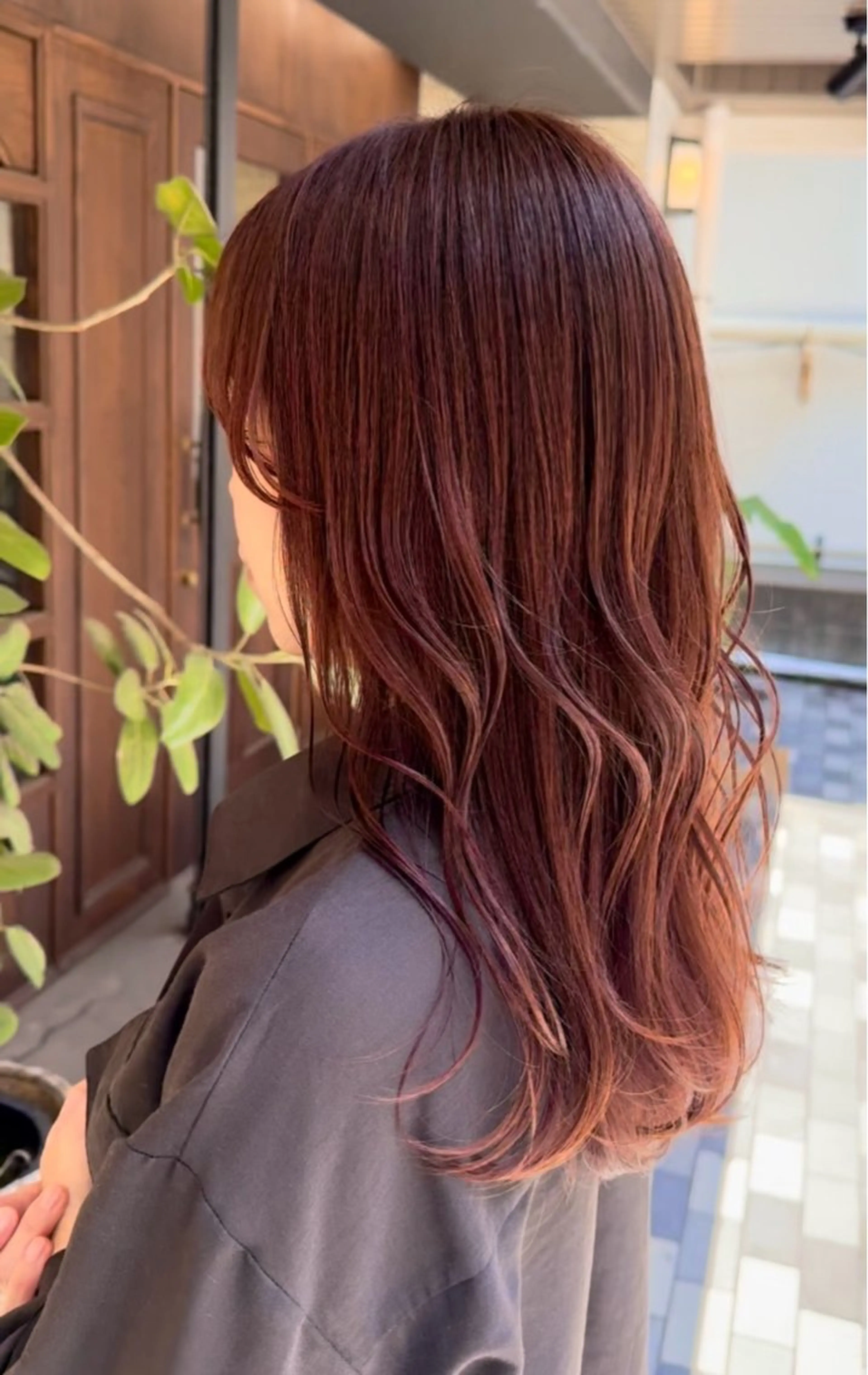 ロング カラー ピンクカラー カット ヘアカラー トリートメント 顔周りカット 髪質改善/艶カラーのヘアスタイル