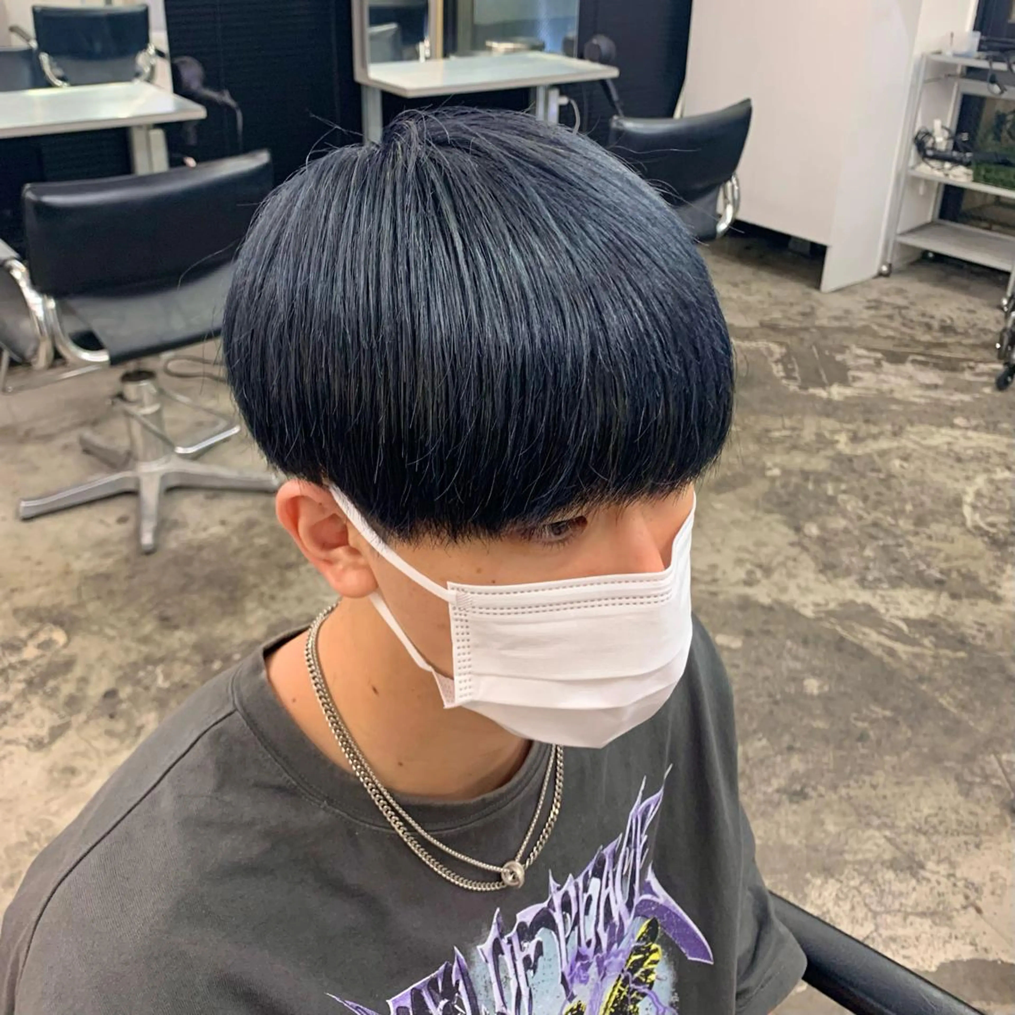 ショート カラー メンズ 黒髪 ブルーカラー ブルーブラック カット ヘアカラー メンズ特化美容師/ 藤戸 椋のヘアスタイル