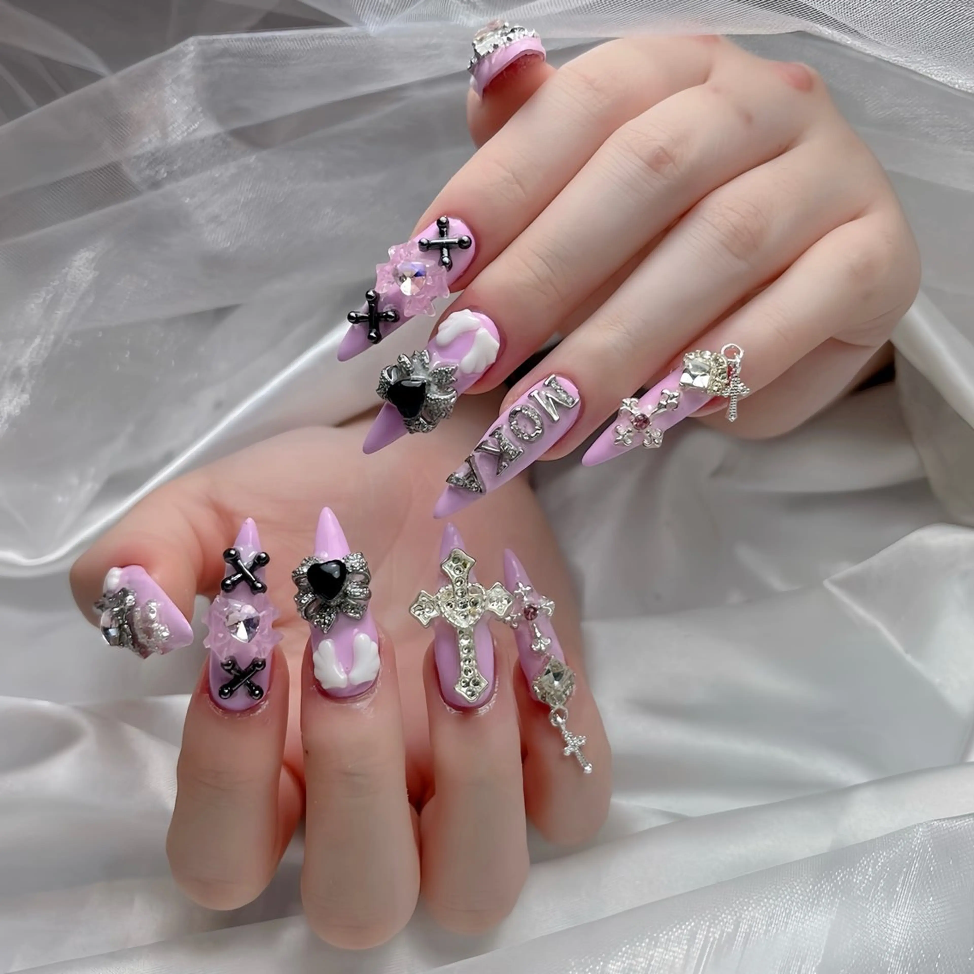 ネイル オーロラネイル チークネイル 桜ネイル クリアネイル ドット ハンドネイル Rin Nail 新大久保店のネイルデザイン