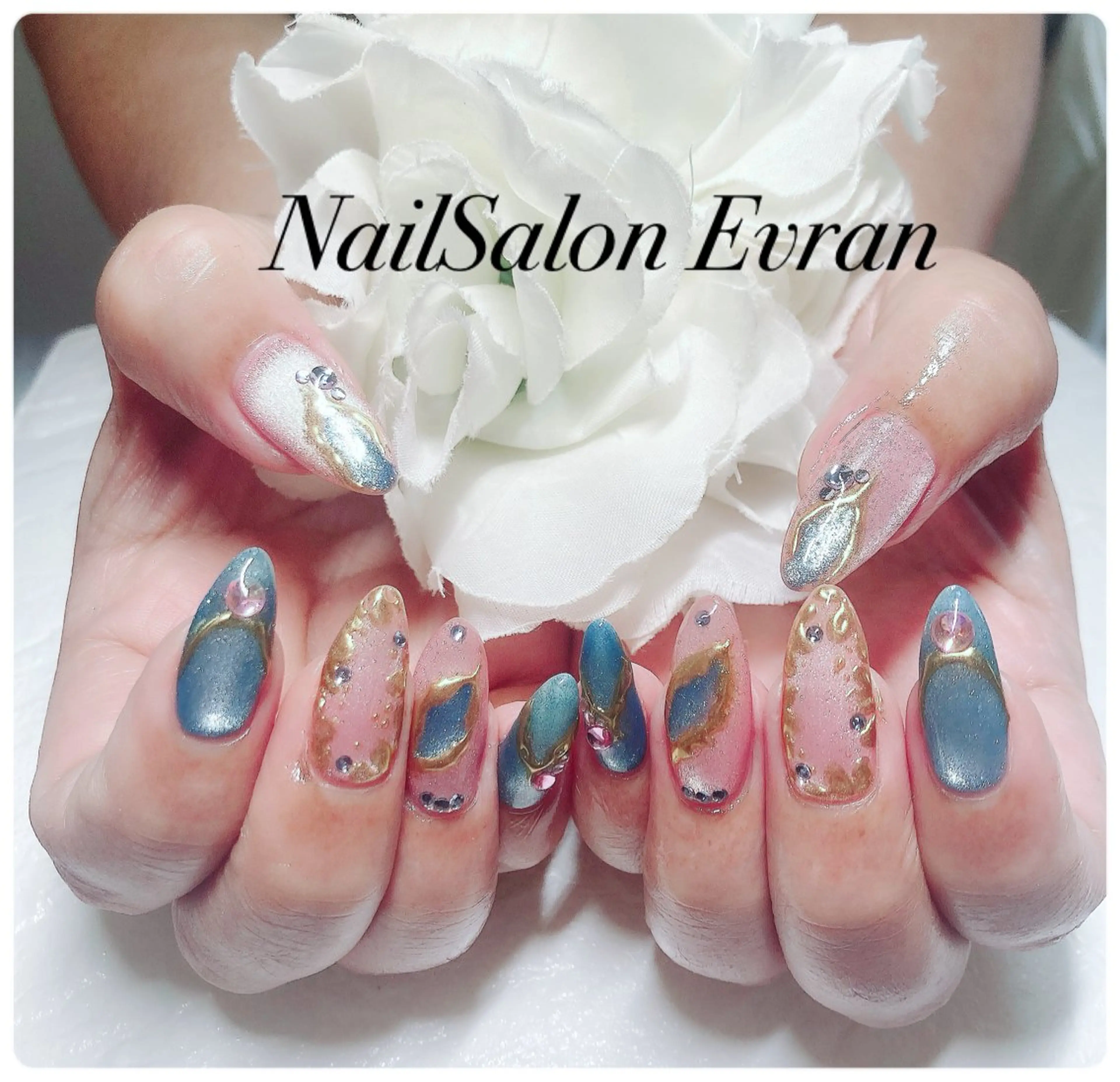 ネイル アートネイル フレンチネイル マグネットネイル 持ち込み ニュアンスネイル ハンドネイル Nail salon Evranのネイルデザイン