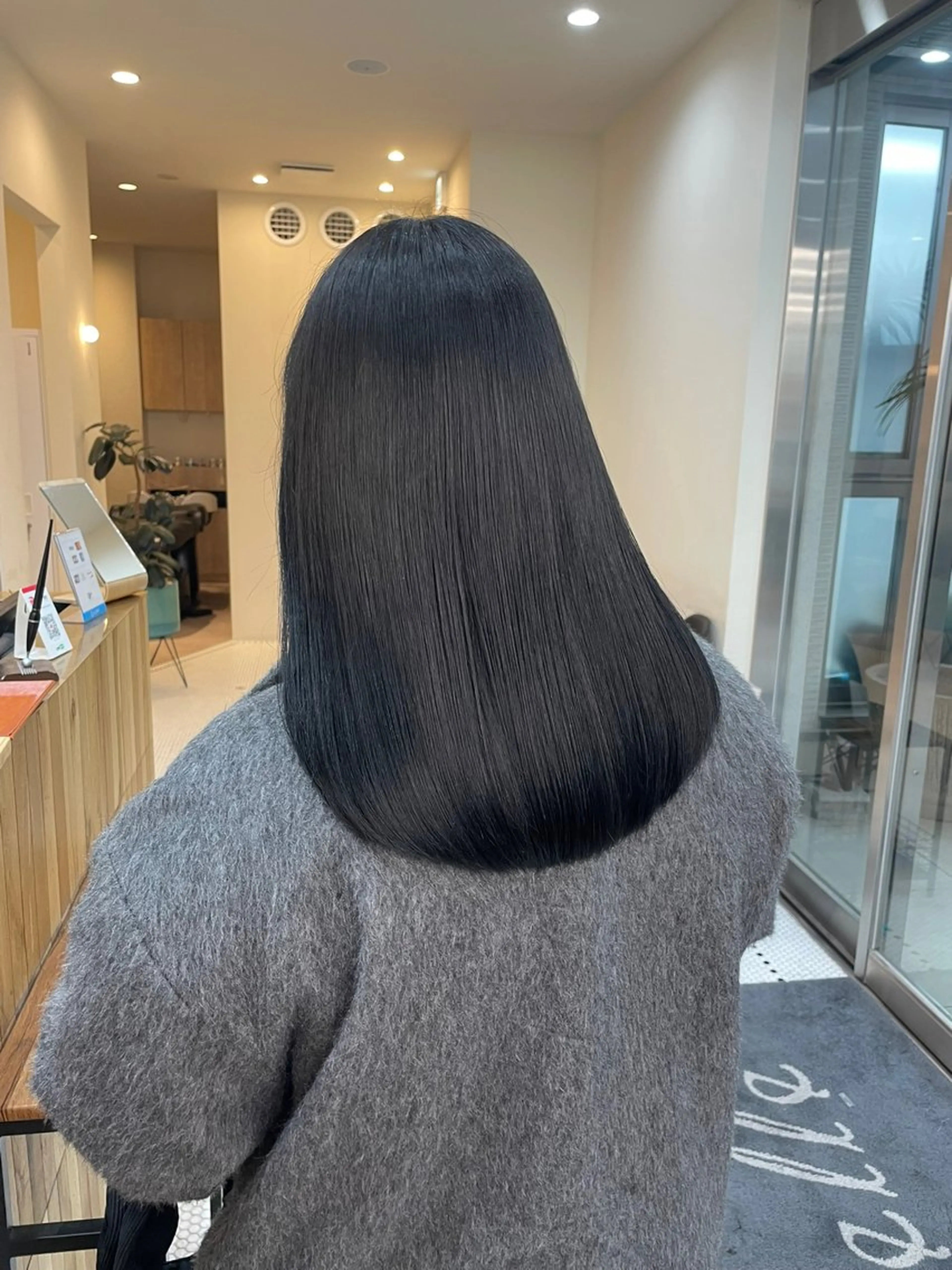 セミロング レイヤーカット 🌱 ブリーチ  はるかのヘアスタイル