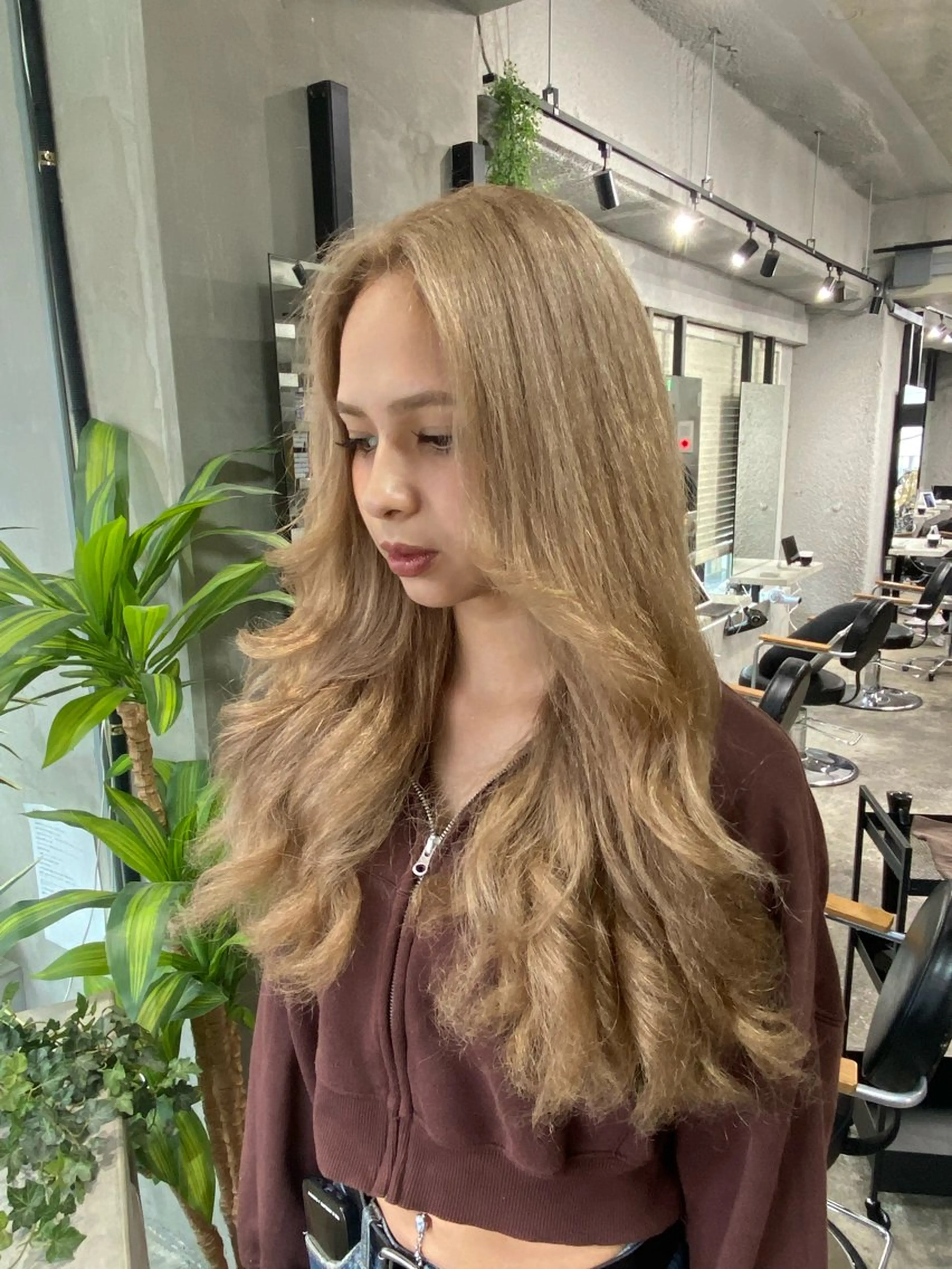 ロング カラー ベージュカラー ブロンド ヘアカラー トリートメント ハイトーン/ブリーチ MAYURI🌺横浜のヘアスタイル