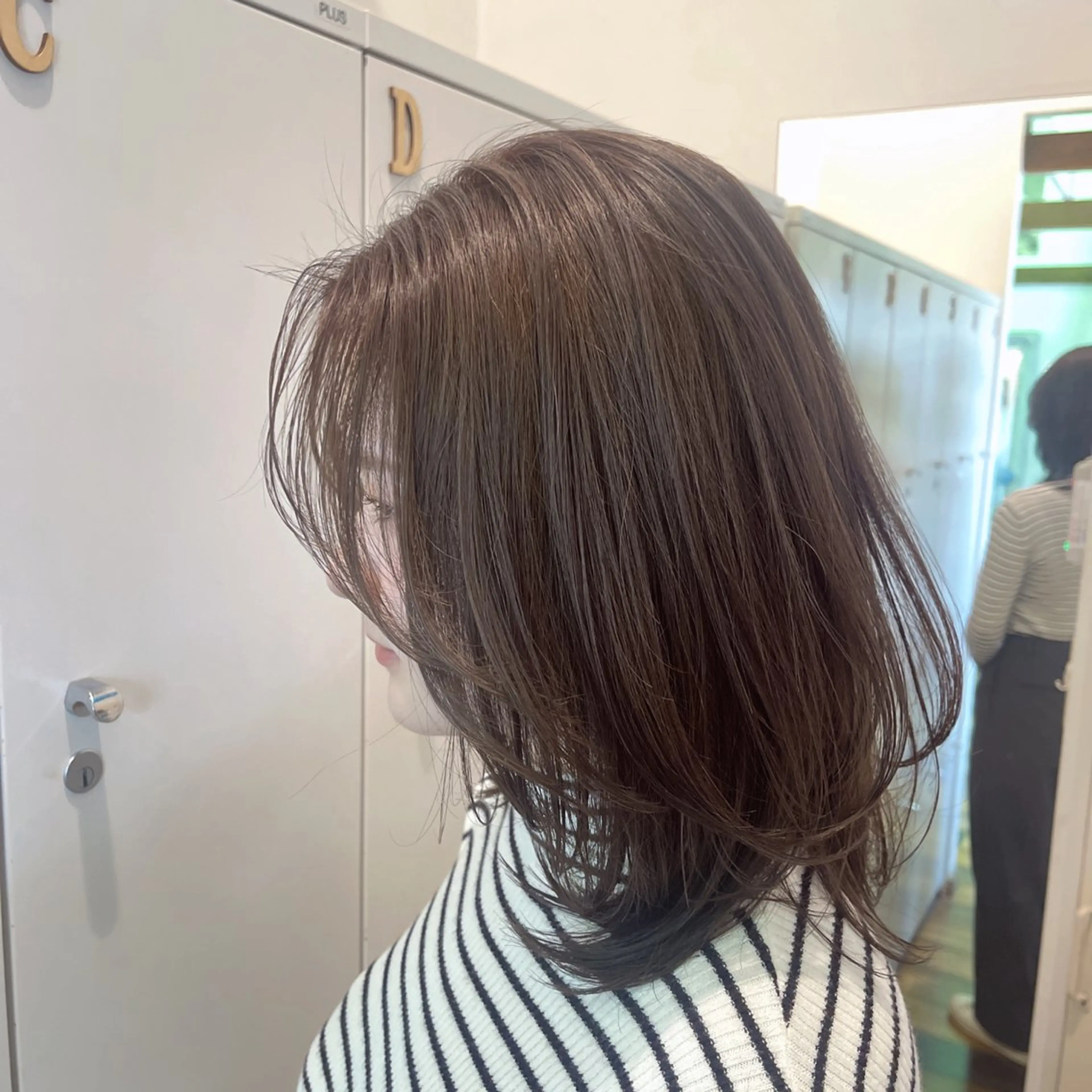 ミディアム カラー ベージュカラー オリーブベージュ カット ヘアカラー レイヤー/エクステ /優衣のヘアスタイル