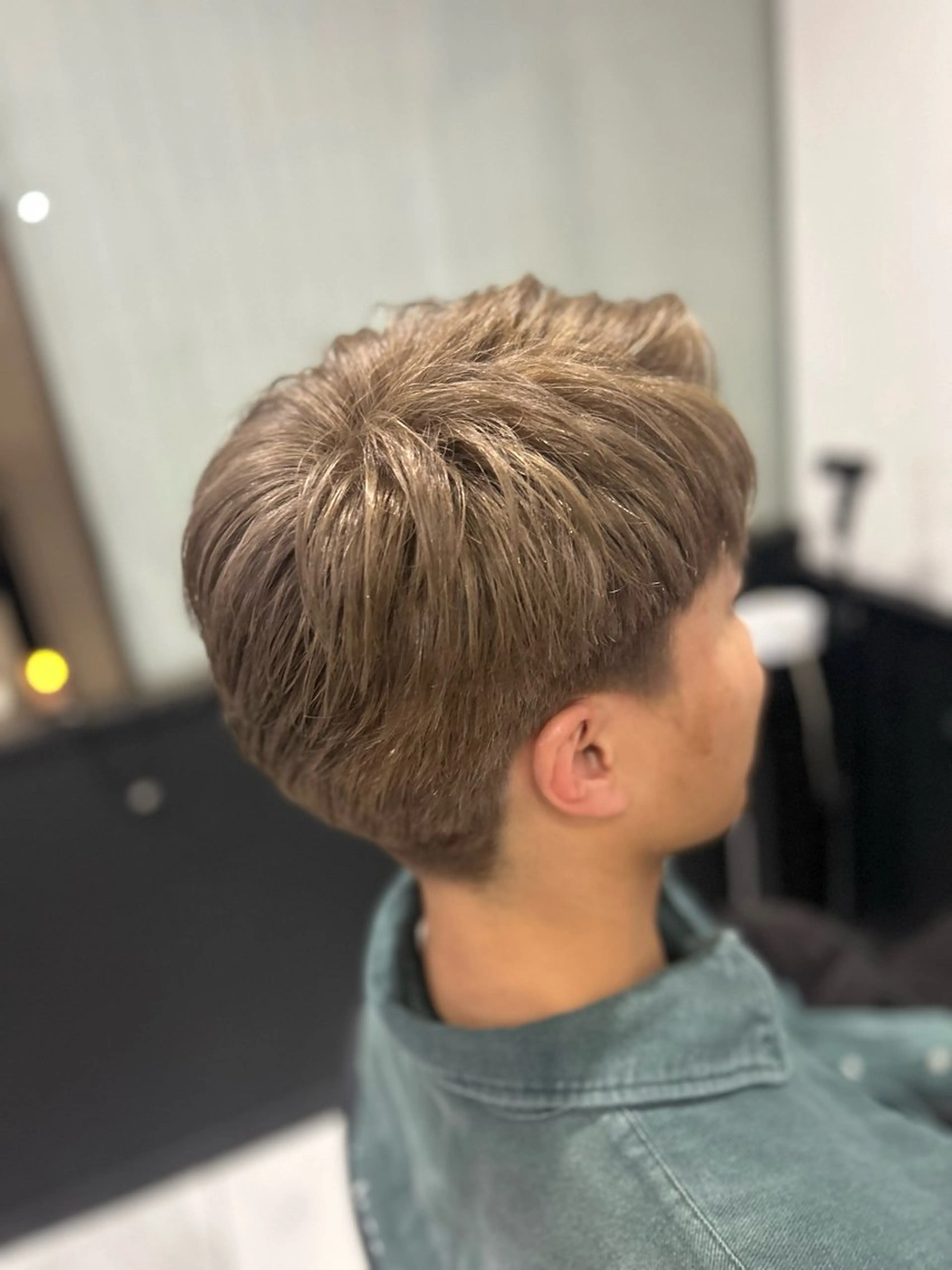 カラー メンズ メンズブリーチ ブリーチ グレージュ ミルクティーグレージュ 長田 麻友子のヘアスタイル