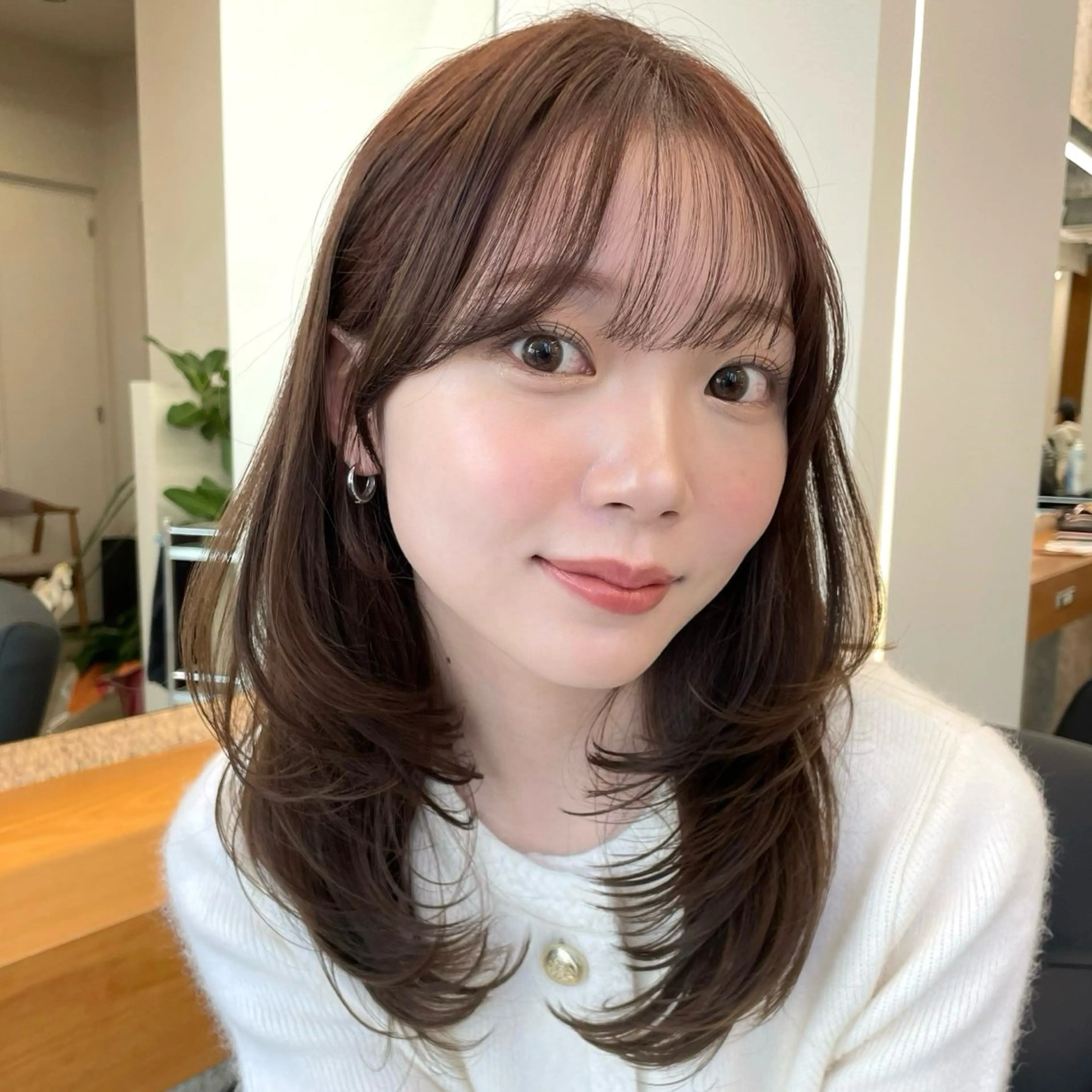 セミロング ハイレイヤー レイヤーカット minami🤎 レイヤーカットのヘアスタイル