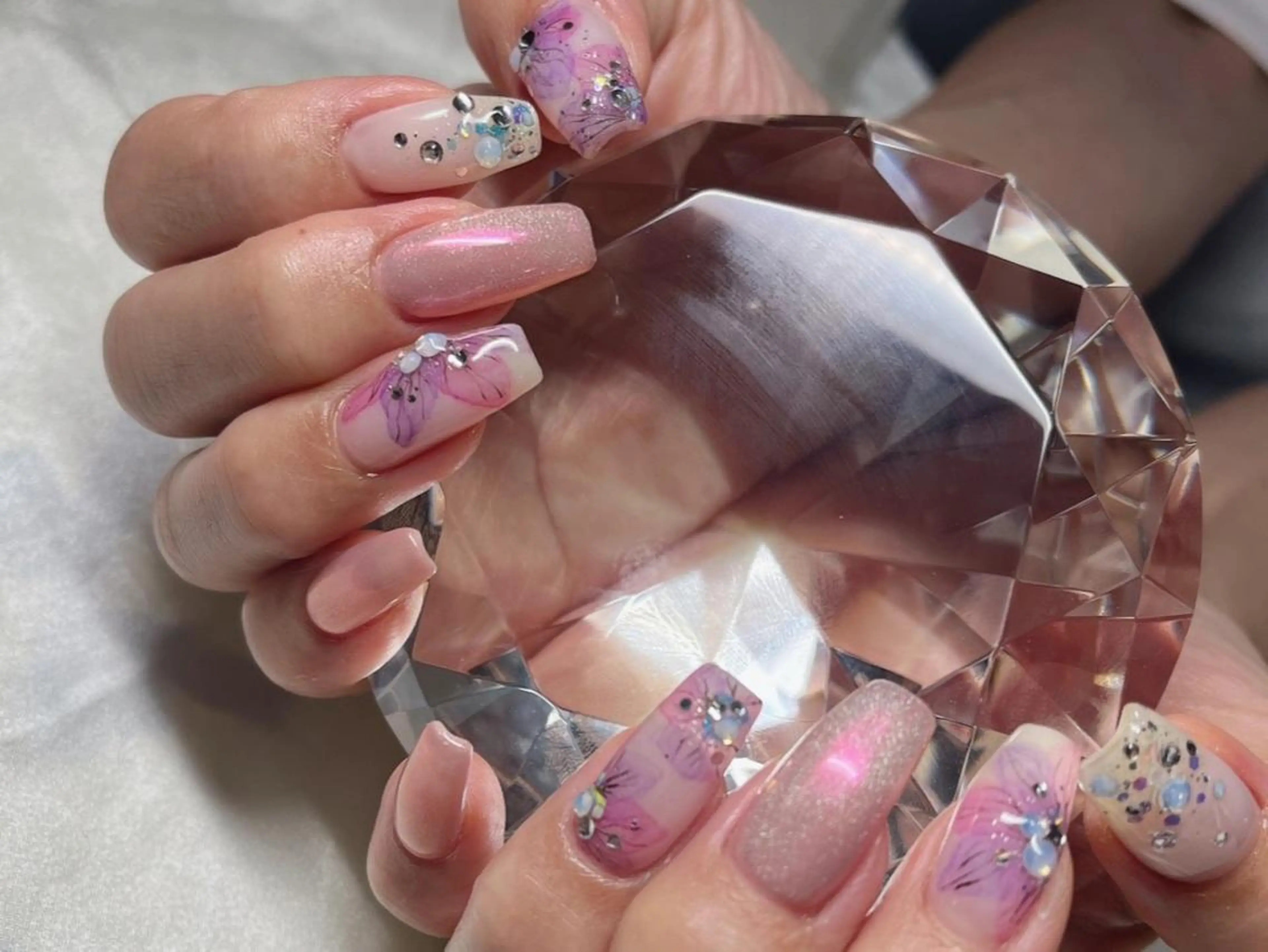 ネイル マツエク・マツパ アイブロウ 眉カラー 韓国風マツエク パリジェンヌラッシュリフト まつげパーマ ワンホンマツエク ハンドネイル Nail&eye Belire 新宿のネイルデザイン