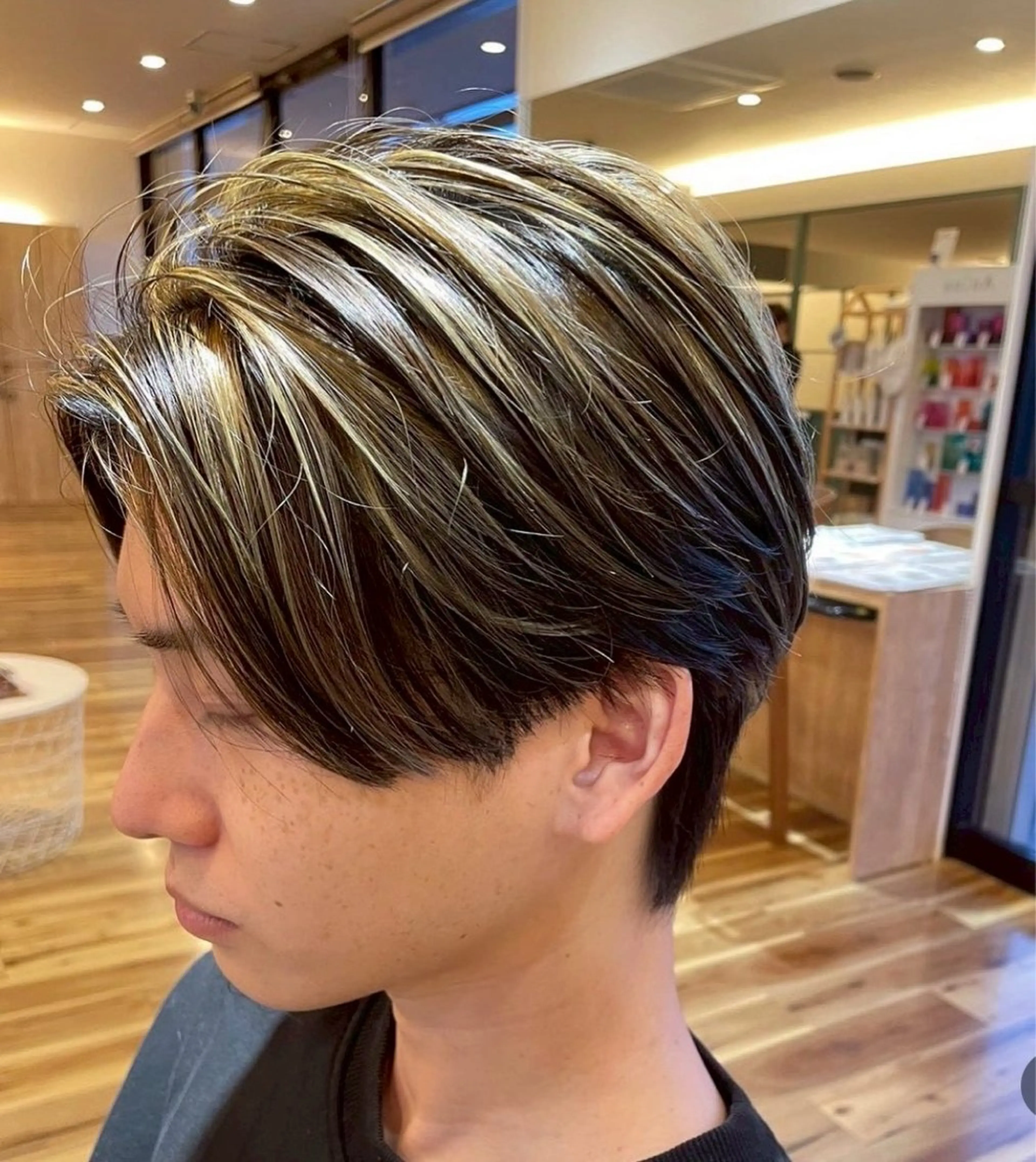 ショート カラー 及木 あおいのヘアスタイル