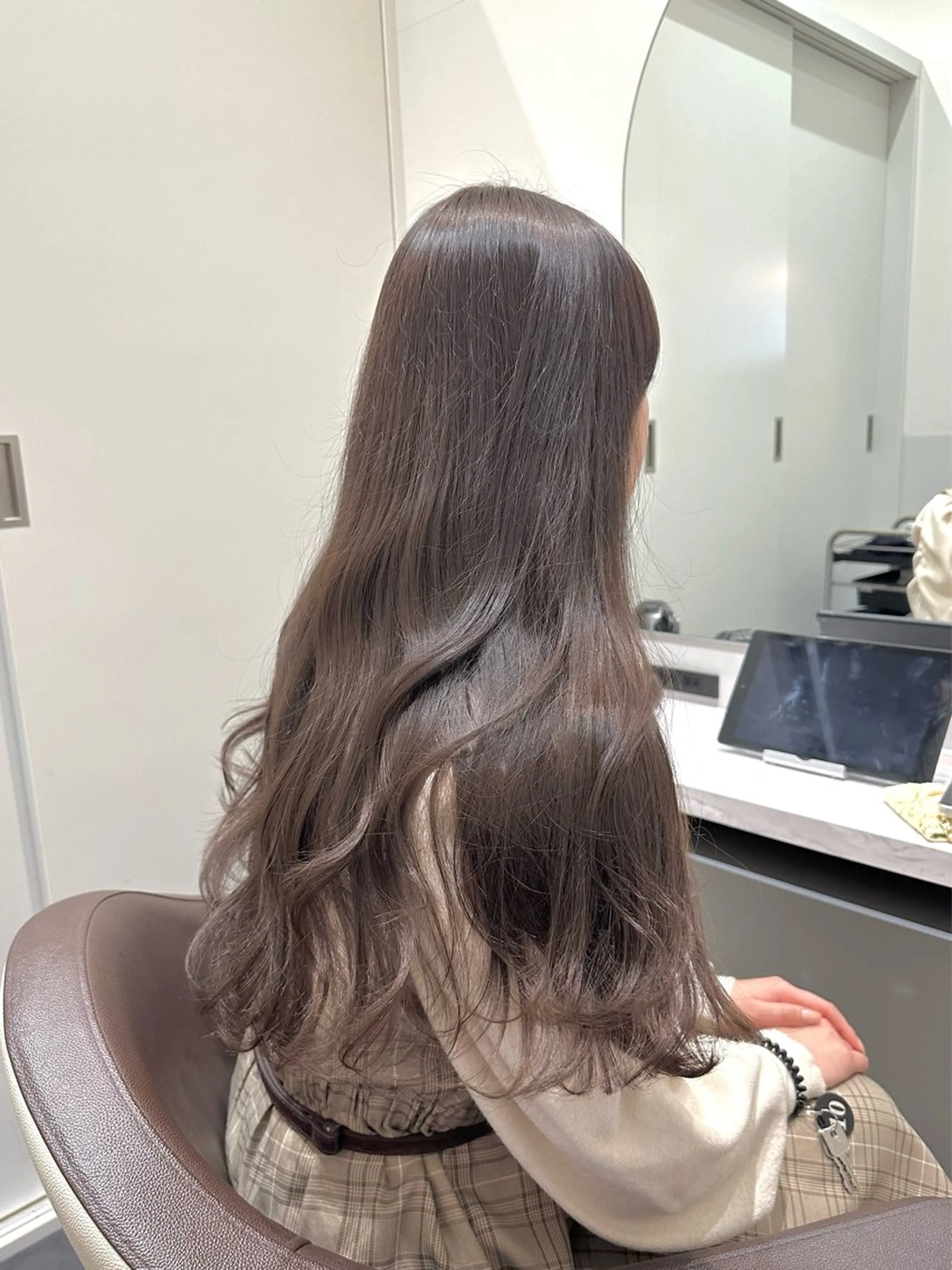 ロング カラー ブリーチ グレージュ ブリーチなしカラー 矢野 晃平のヘアスタイル