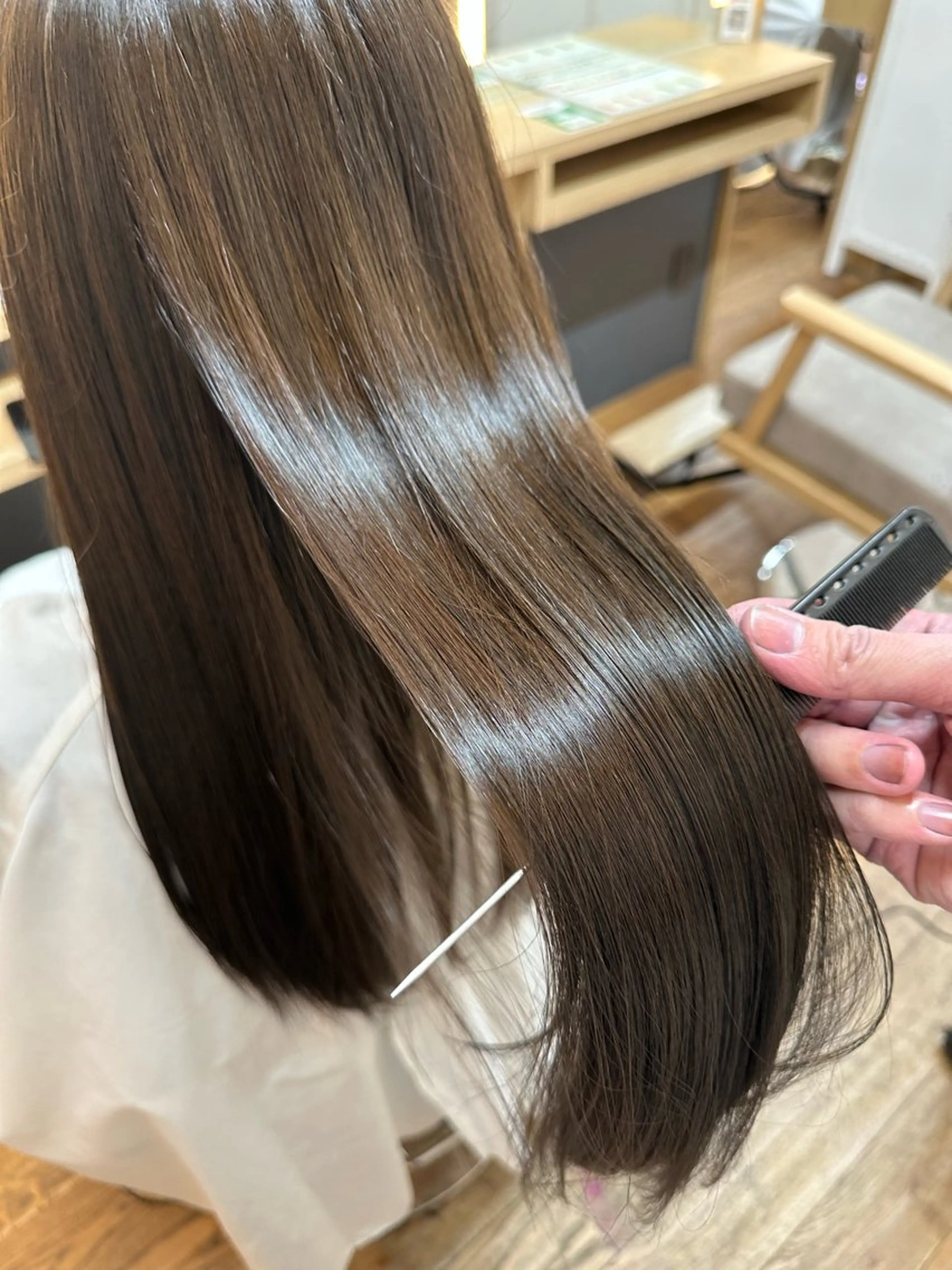 ロング カラー アッシュ 透明感カラー ヘアカラー トリートメント ヘッドスパ ナチュラルカラー✨ SHINYAのヘアスタイル