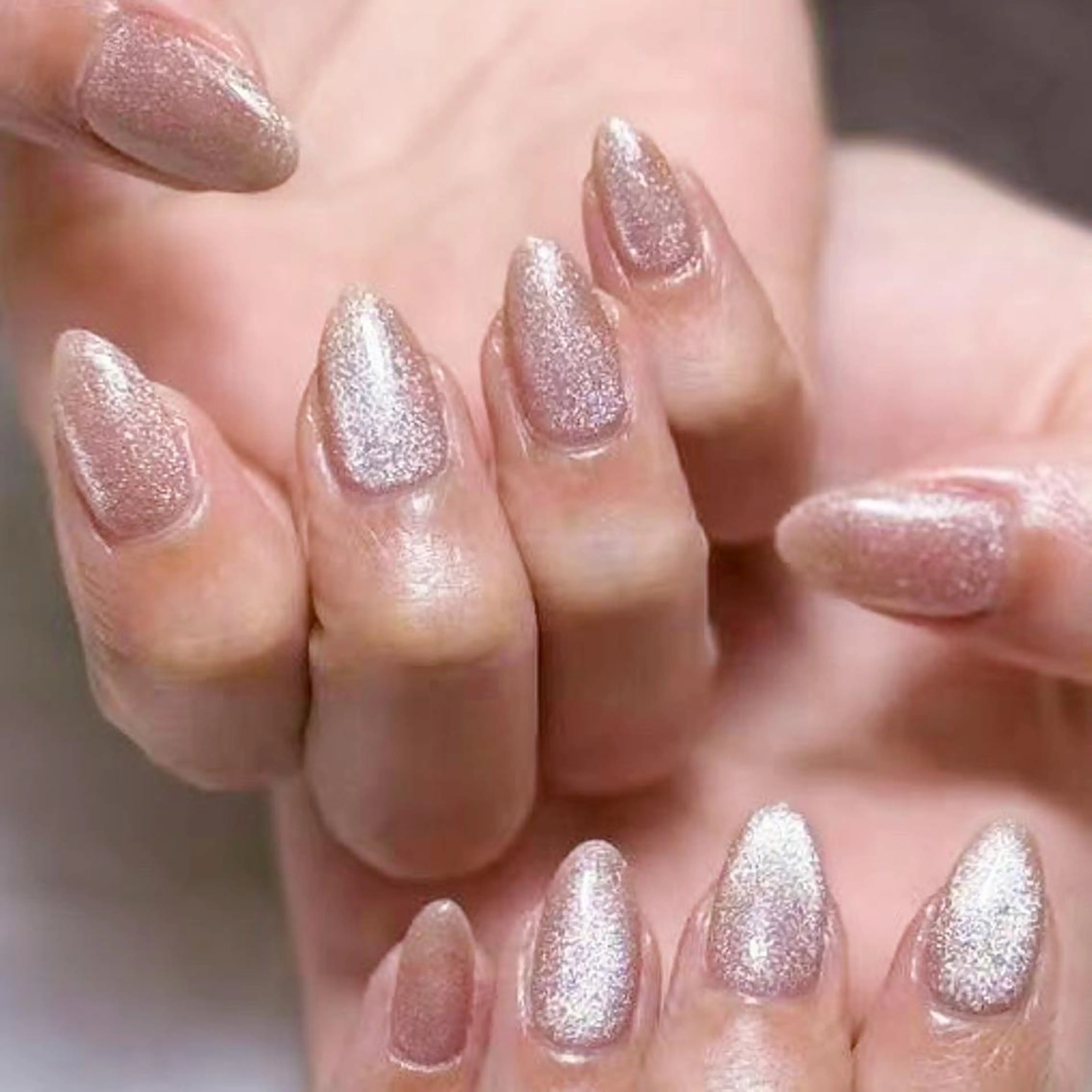 ネイル アートネイル オーロラネイル ガーリー キラキラネイル 韓国ネイル ハンドネイル Leah 💅のネイルデザイン