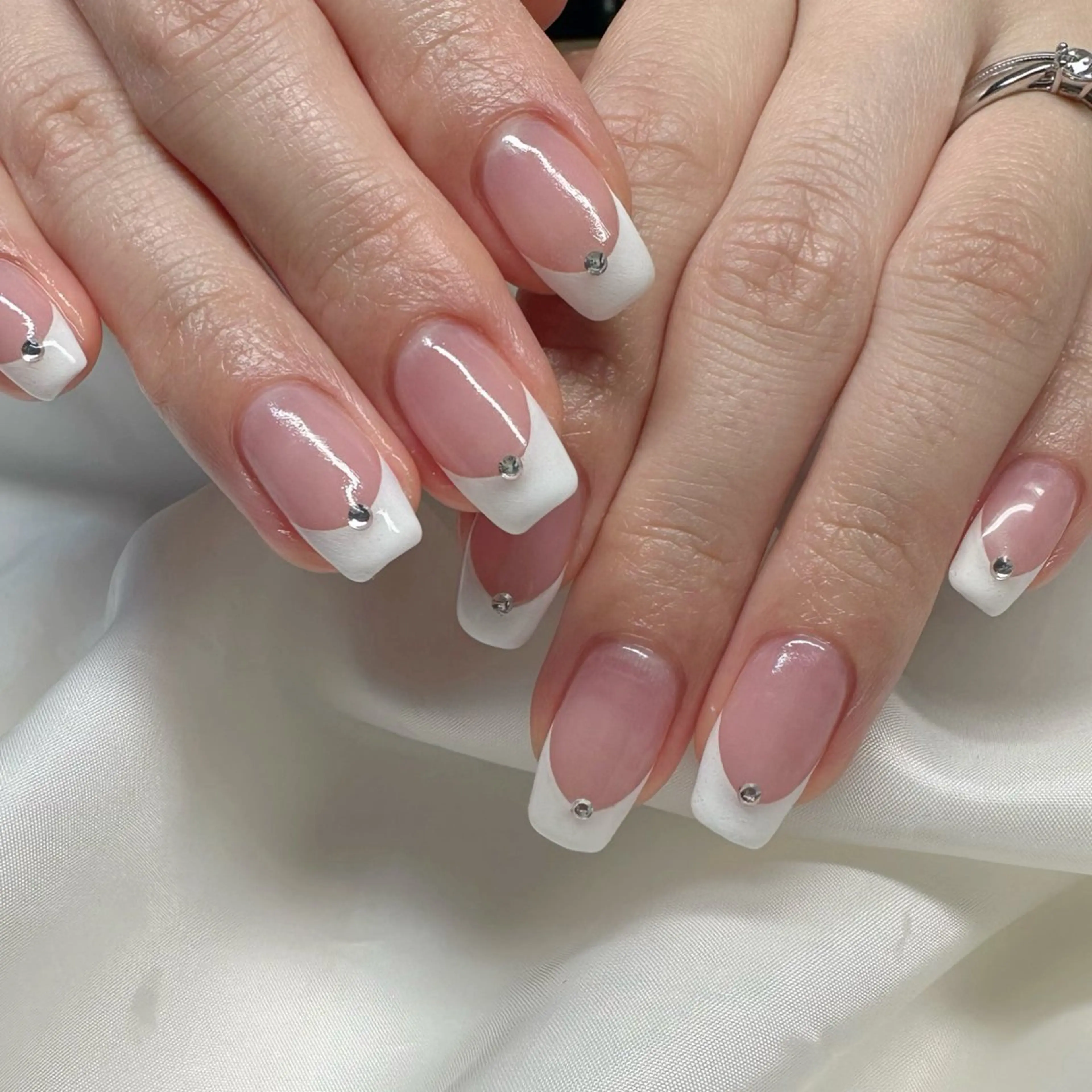ネイル クリアネイル フレンチネイル 氷ネイル・うるうるネイル 韓国ネイル ニュアンスネイル 🪞KAPE NAIL 🪞のネイルデザイン