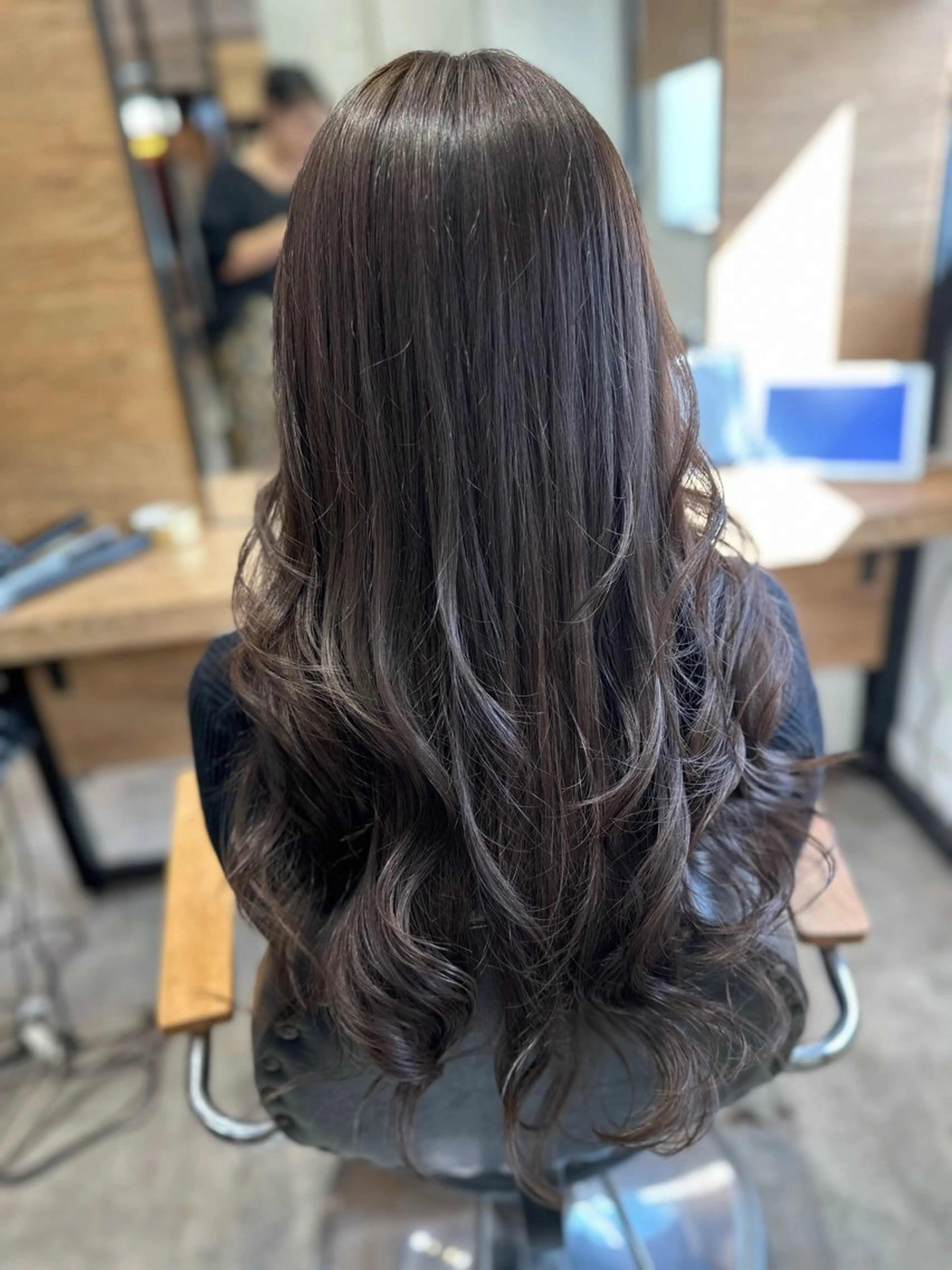 ロング カラー アッシュ カット ヘアカラー トリートメント coupe ciseauxのヘアスタイル